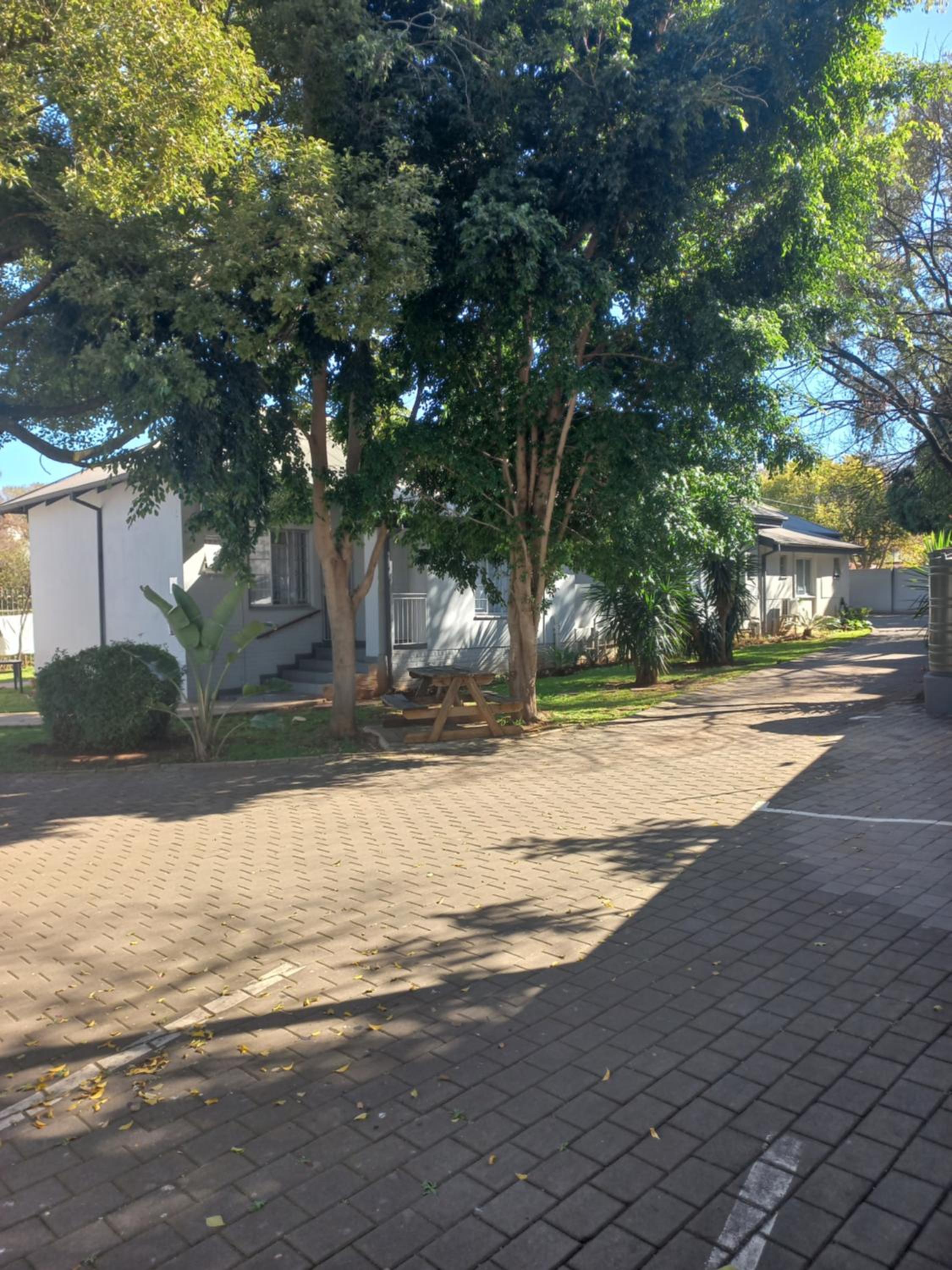 Triple9 Hatfield Guesthouse