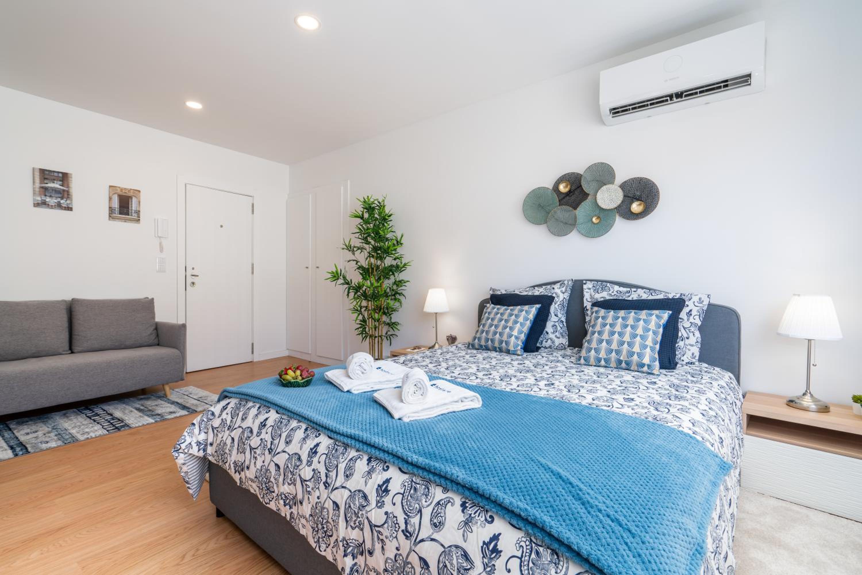 Host Wise - Comfy Sunny Flat - Prime Location