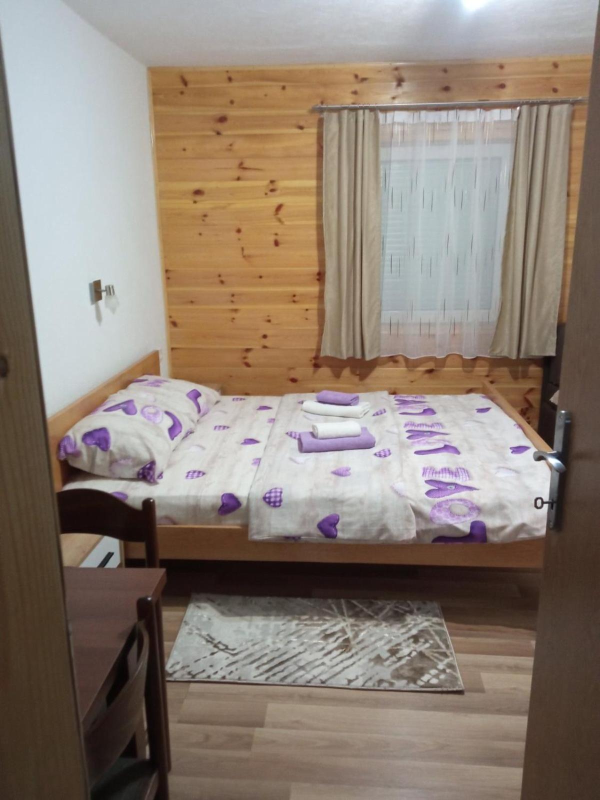 Photo 33