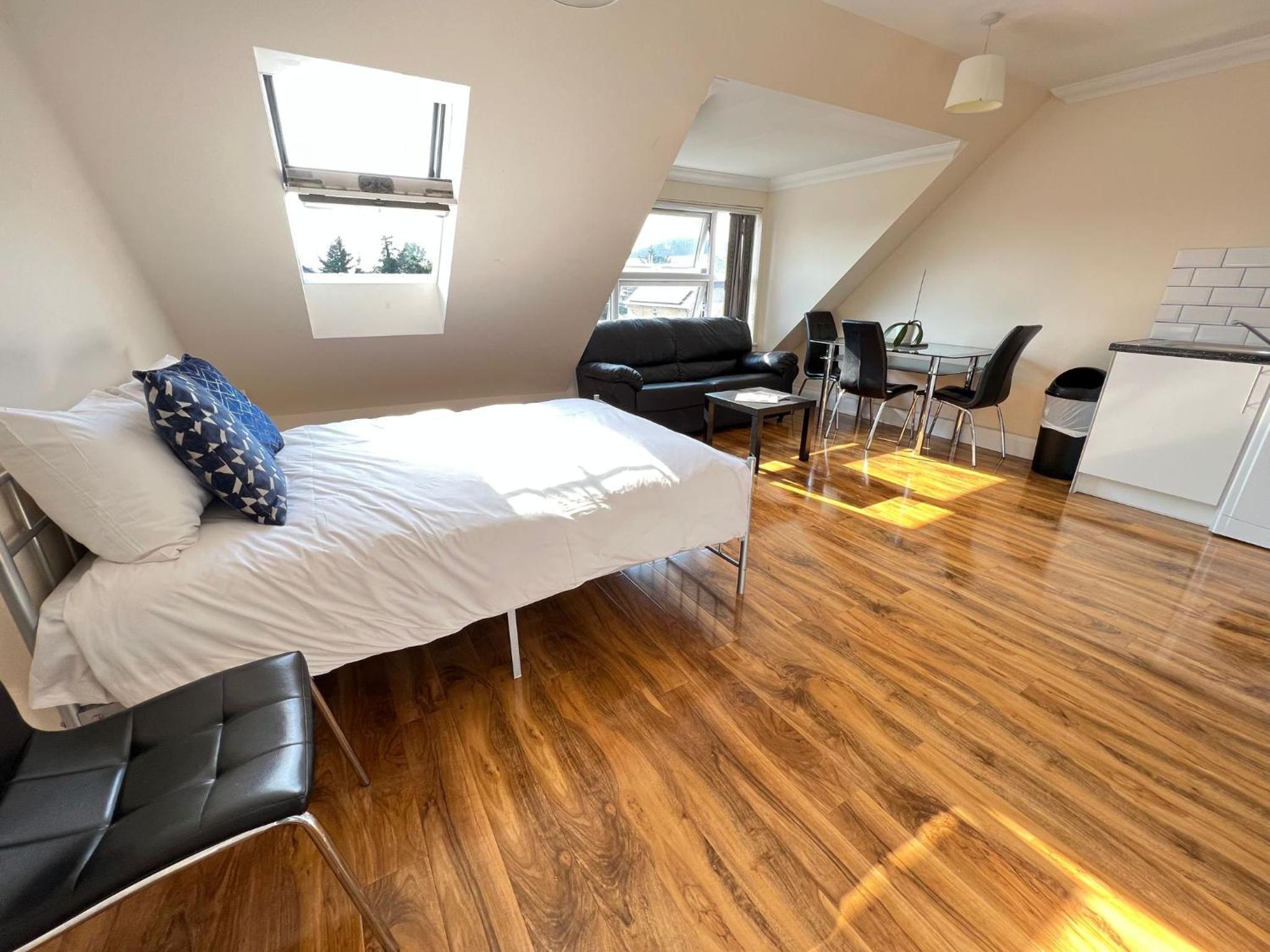 RC Airport Rooms