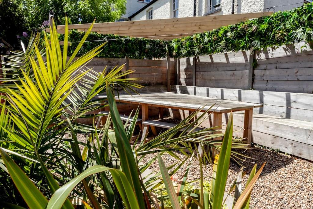 4 The Old Schoolhouse: Parking, hot tub, garden, air con view 2