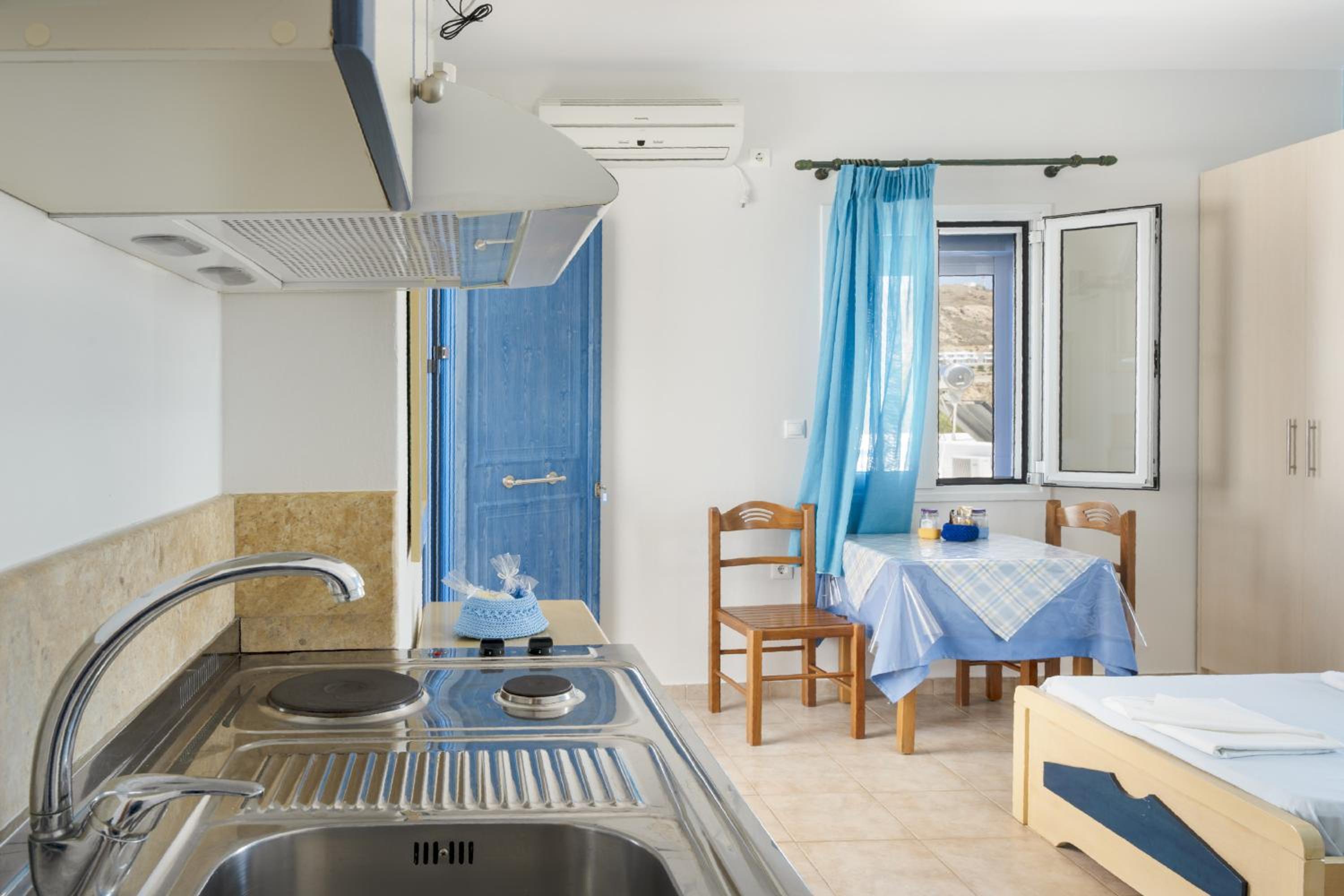 Studios Ninemia Serifos 4 view 4