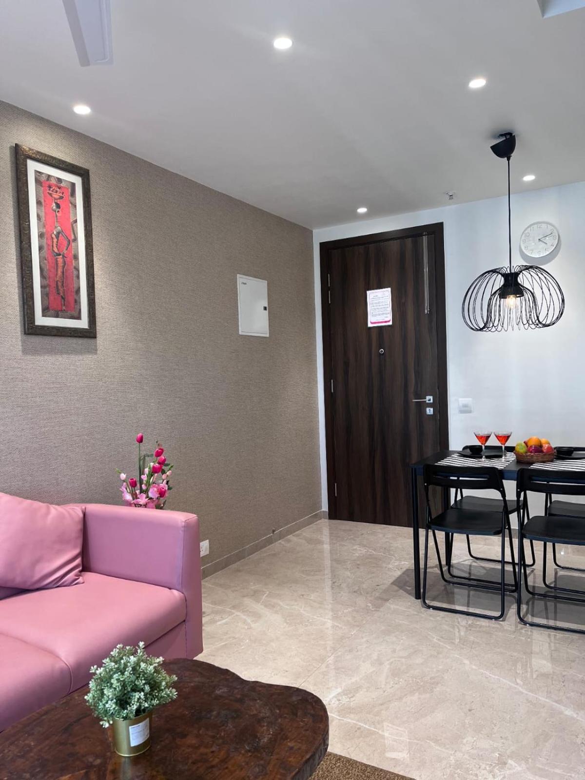 1BR Mumbai theme Apartment In Powai by Florastays