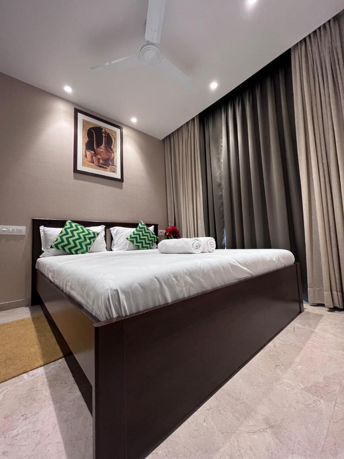 1BR Mumbai theme Apartment In Powai by Florastays