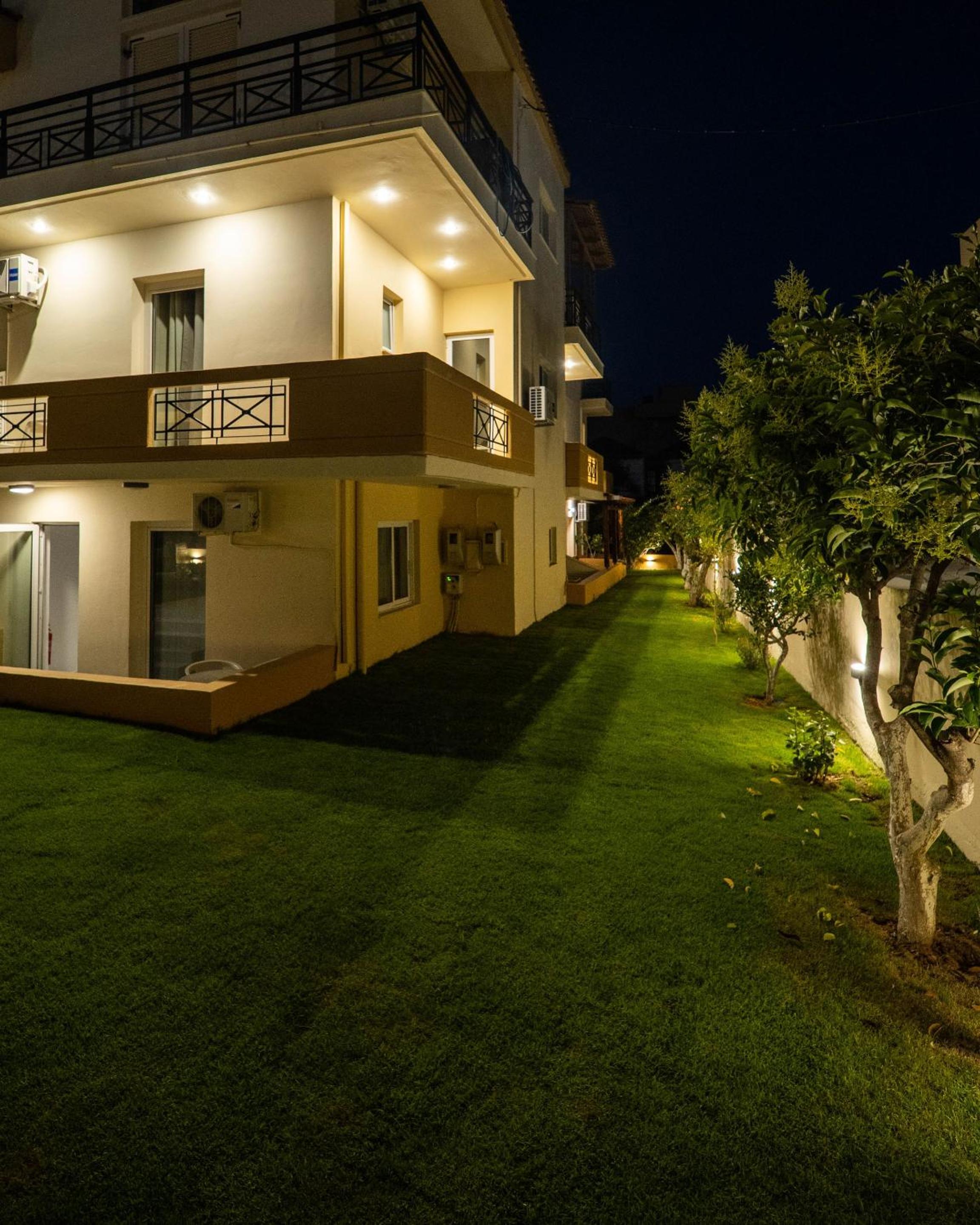 Hotel Rhoe Seaside Apartments - Image 1