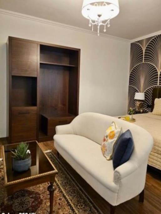 NOVI's Luxury Apartment 2