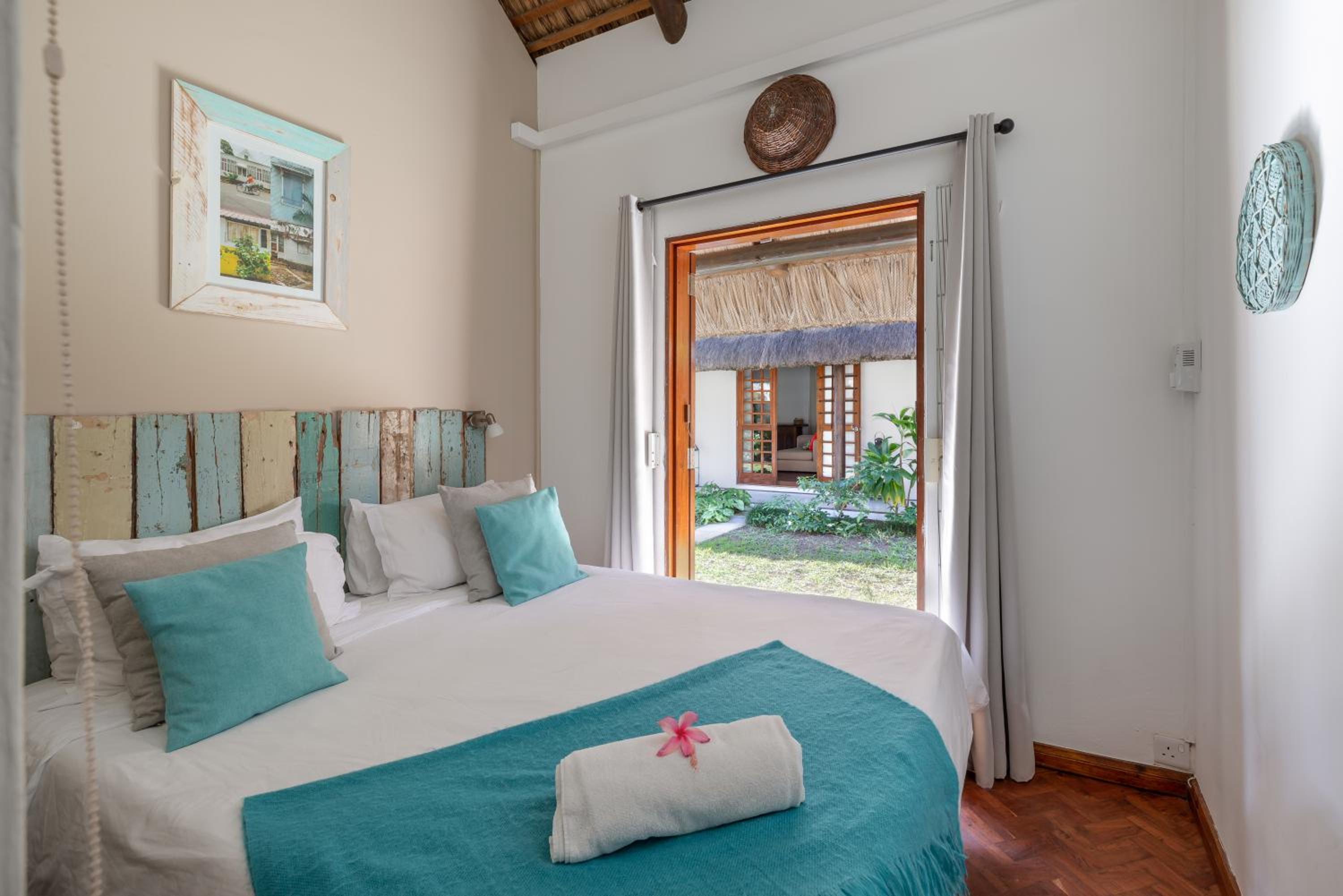 Samya, a luxurious beachfront villa view 3