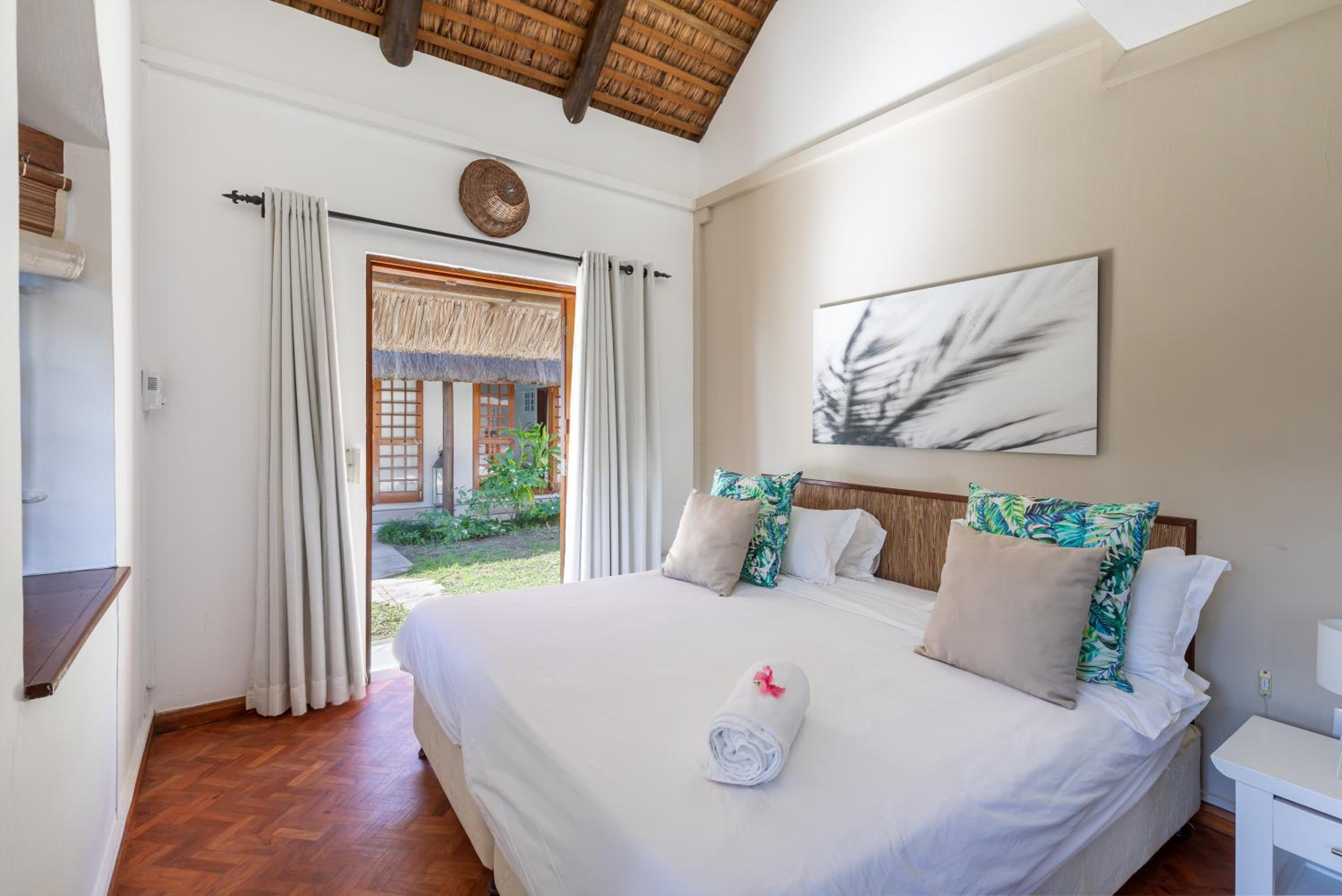 Samya, a luxurious beachfront villa view 5