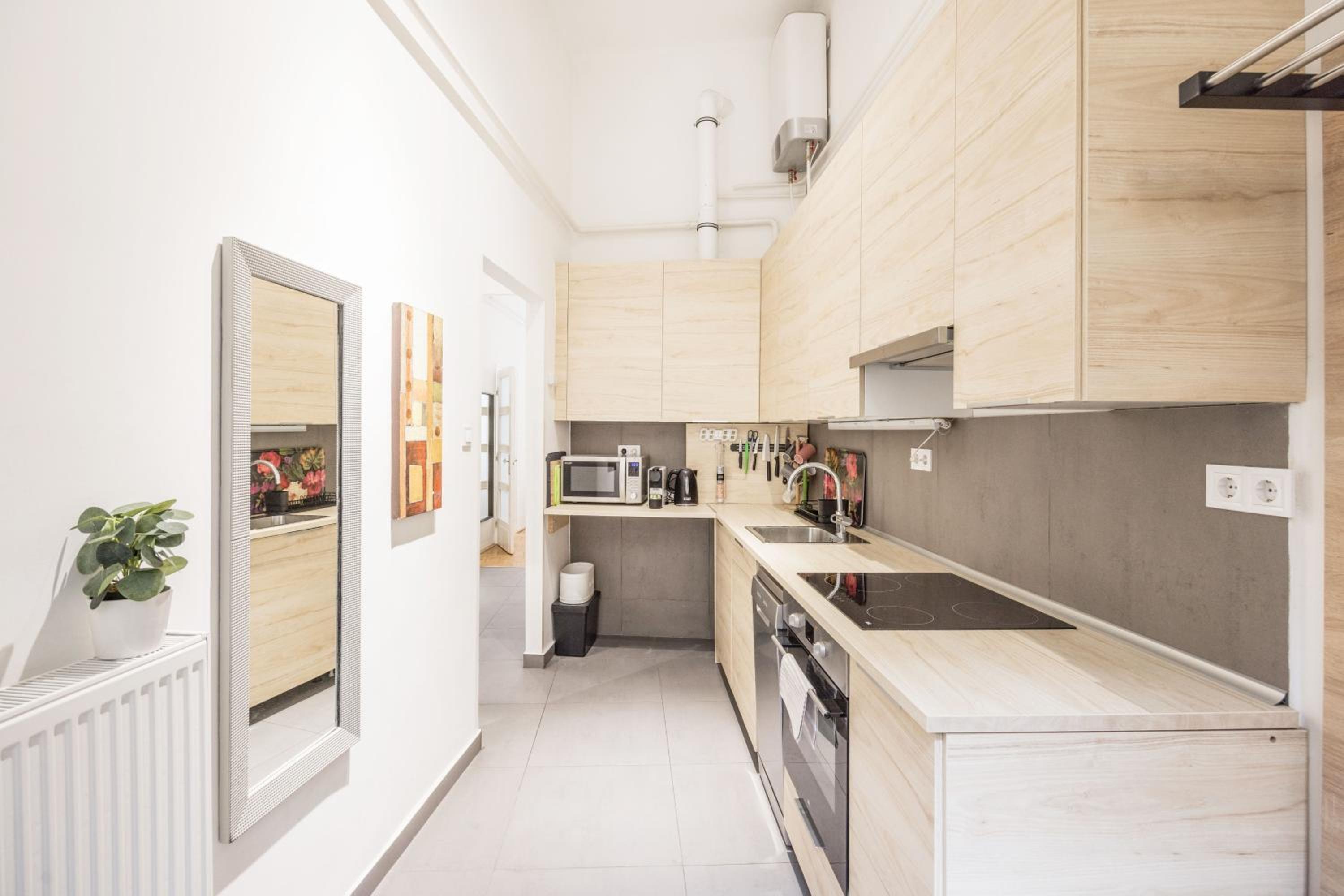 Elegant Apartment in Super Central Location view 2