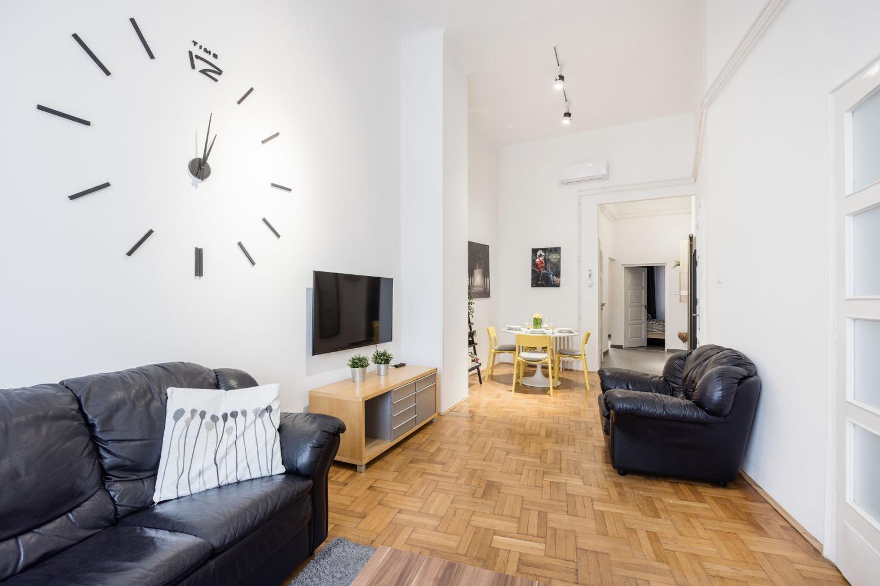 Elegant Apartment in Super Central Location view 5