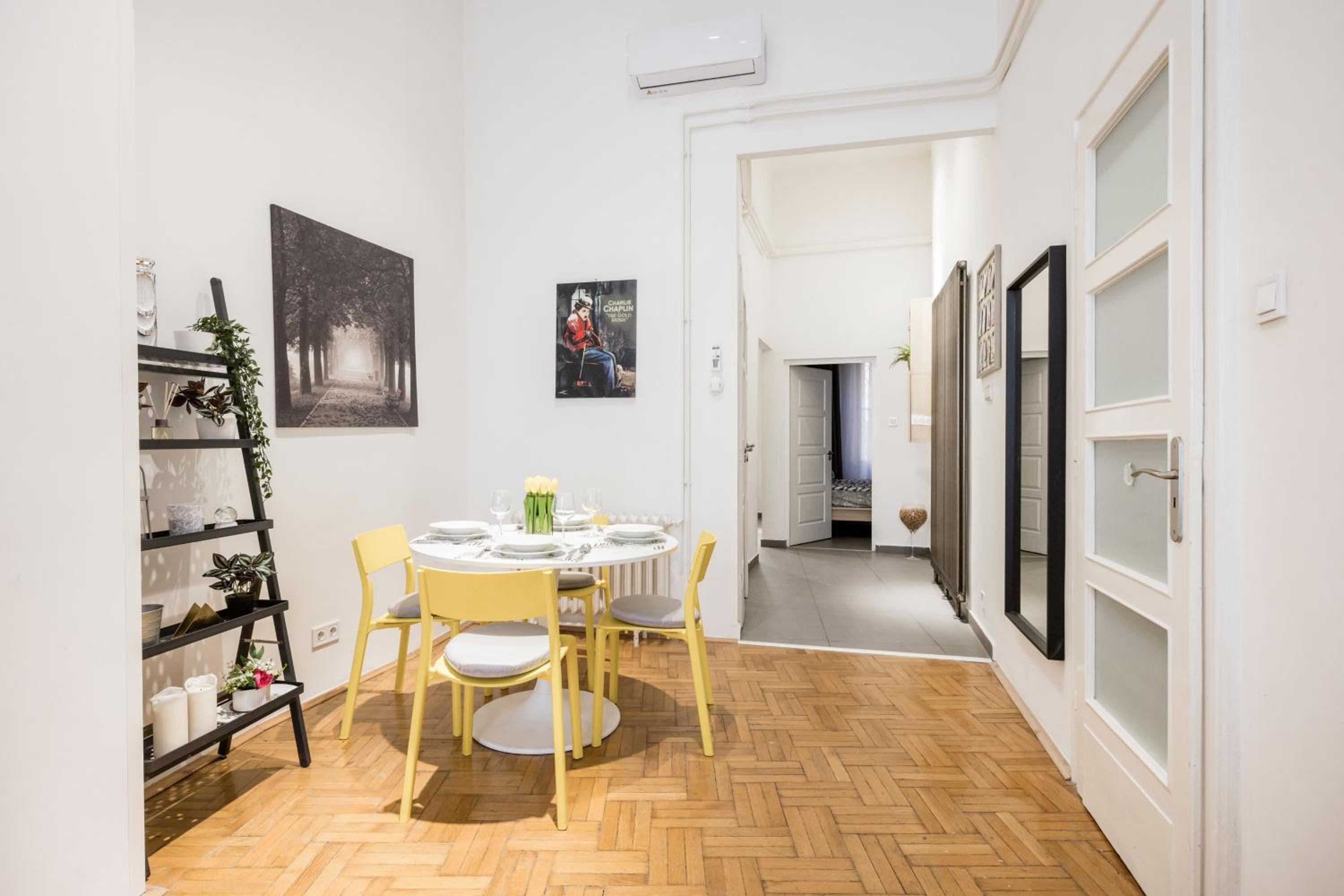 Elegant Apartment in Super Central Location view 4
