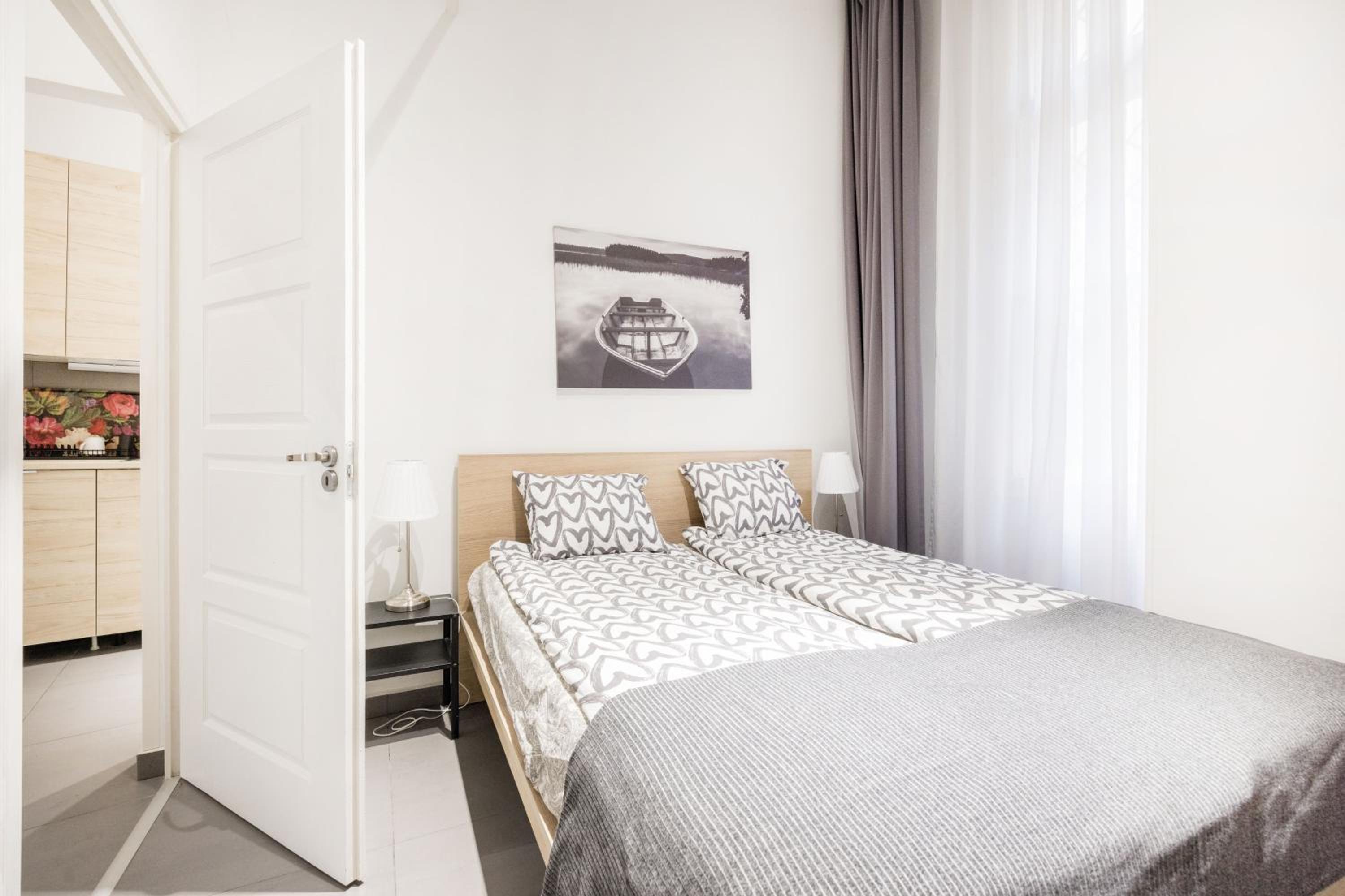 Elegant Apartment in Super Central Location view 3
