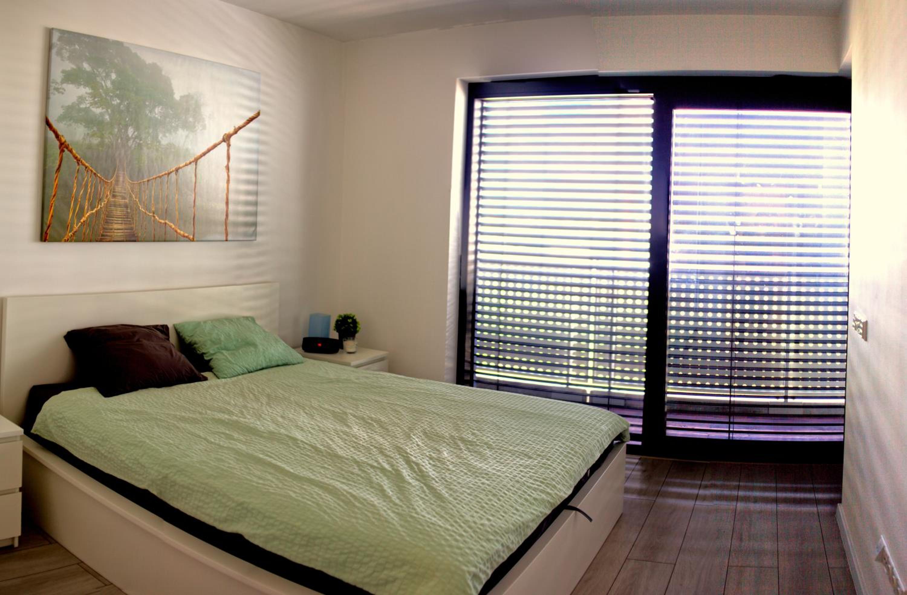 New 1 bdr, w/private parking view 4