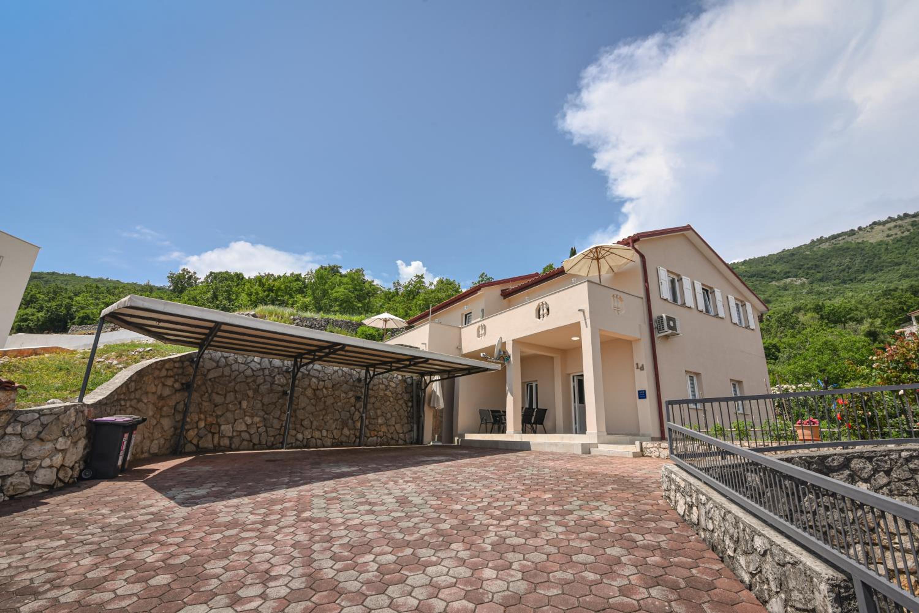 Brseč Villa AnDa s apartmanima i bazenom view 2