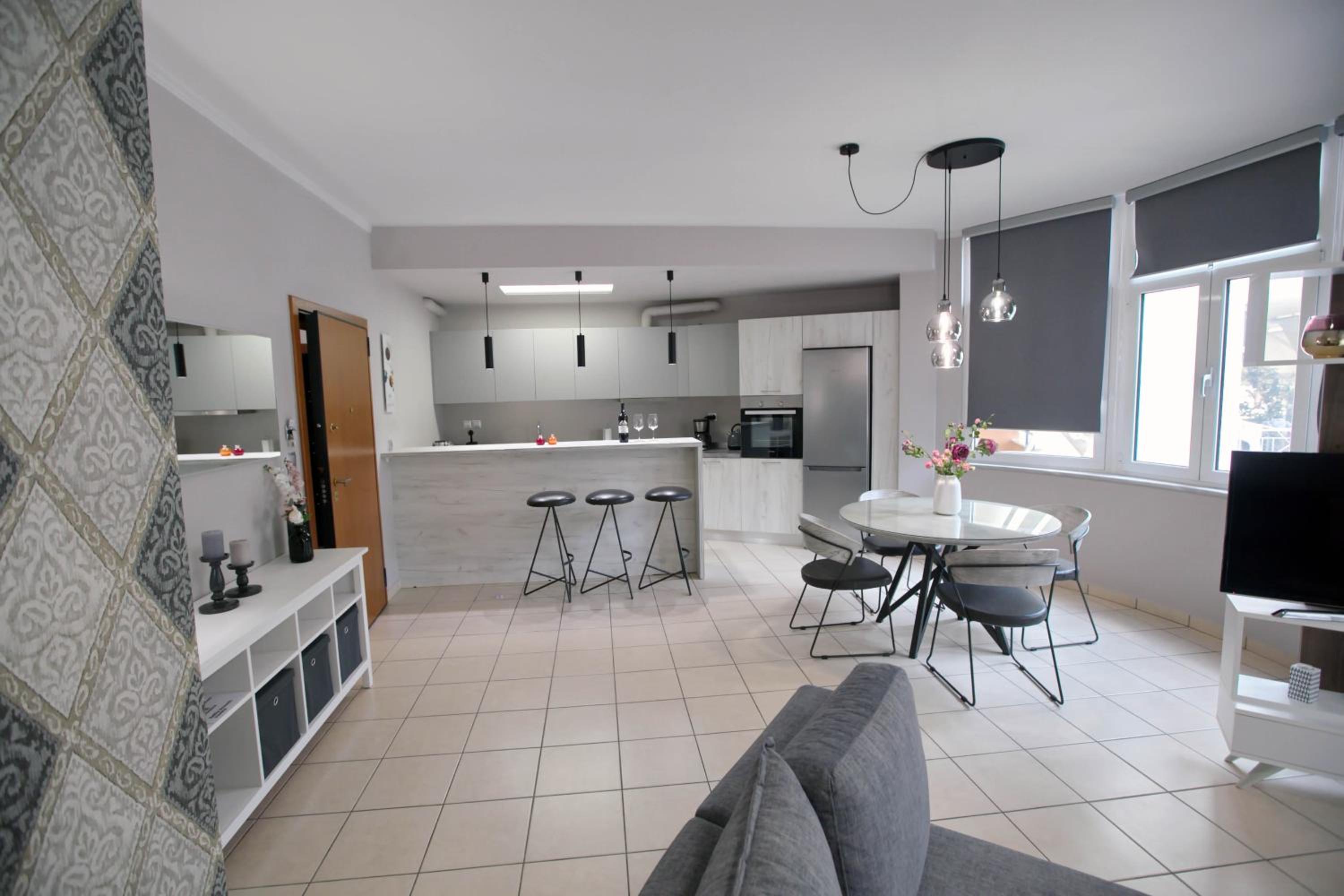 Ioanna's Luxury Two Bedroom Apartment photo 4