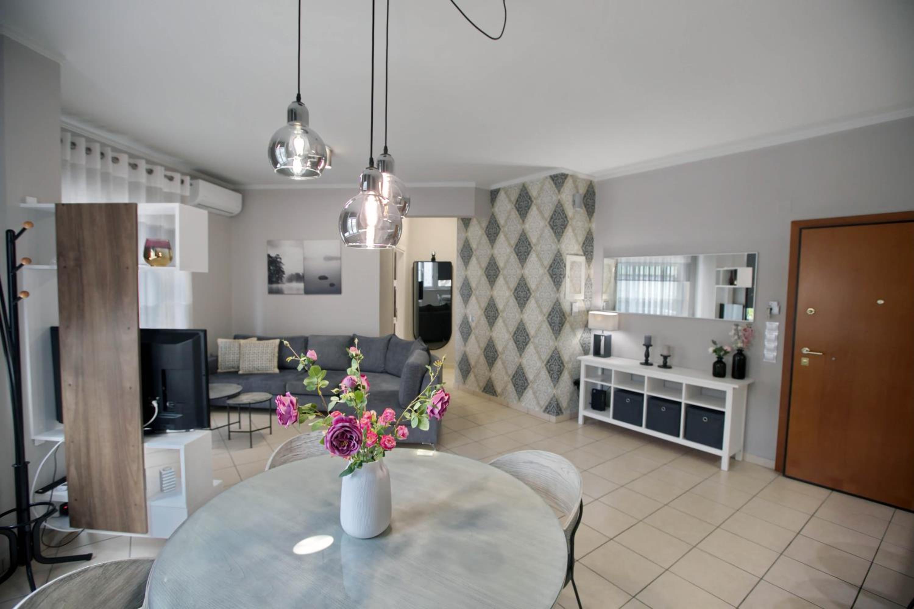 Ioanna's Luxury Two Bedroom Apartment photo 3