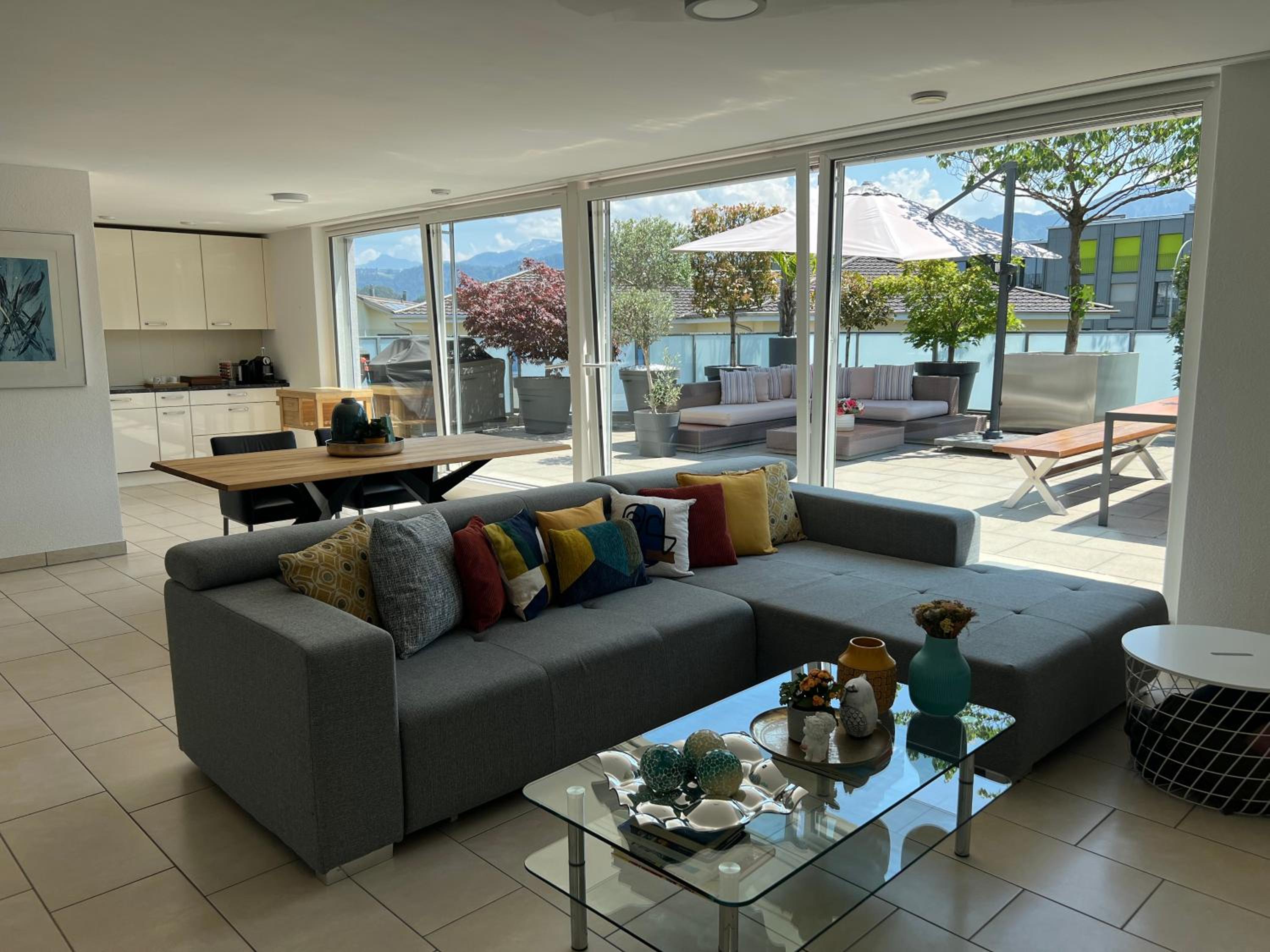 Atikka, Penthouse