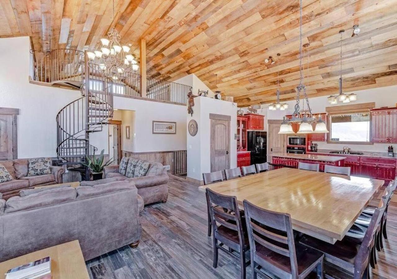 Badlands Roost: a rustic-modern designed home