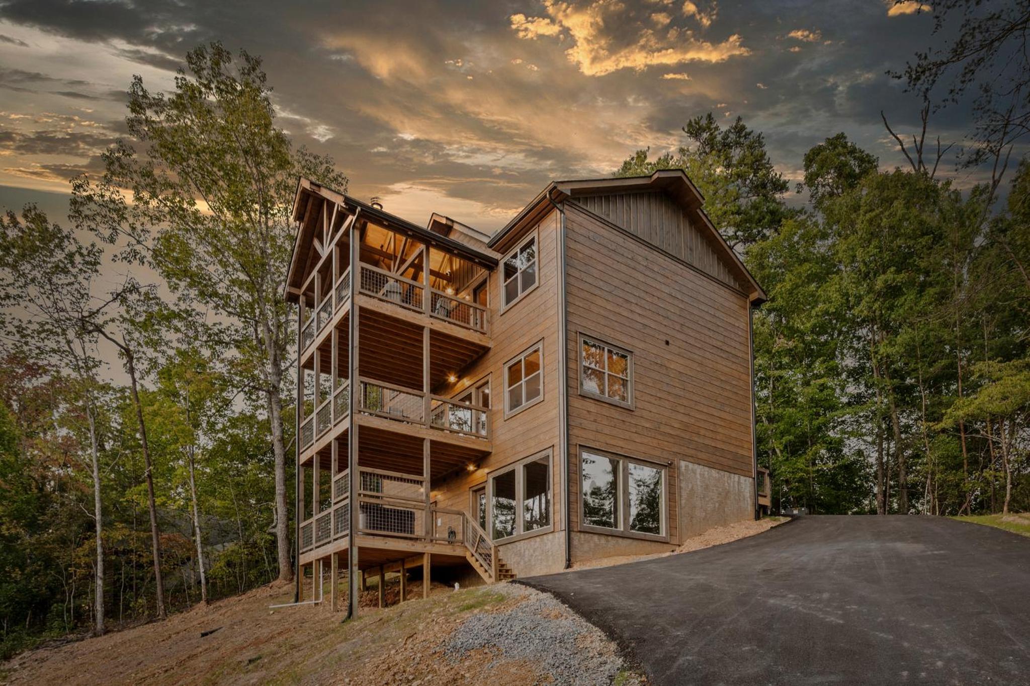 Hotel Overlook Swim Lodge - Indoor Heated Pool, 3 Decks, Hot Tub, Theatre, Game Room - Minutes To Pf & Dollywood