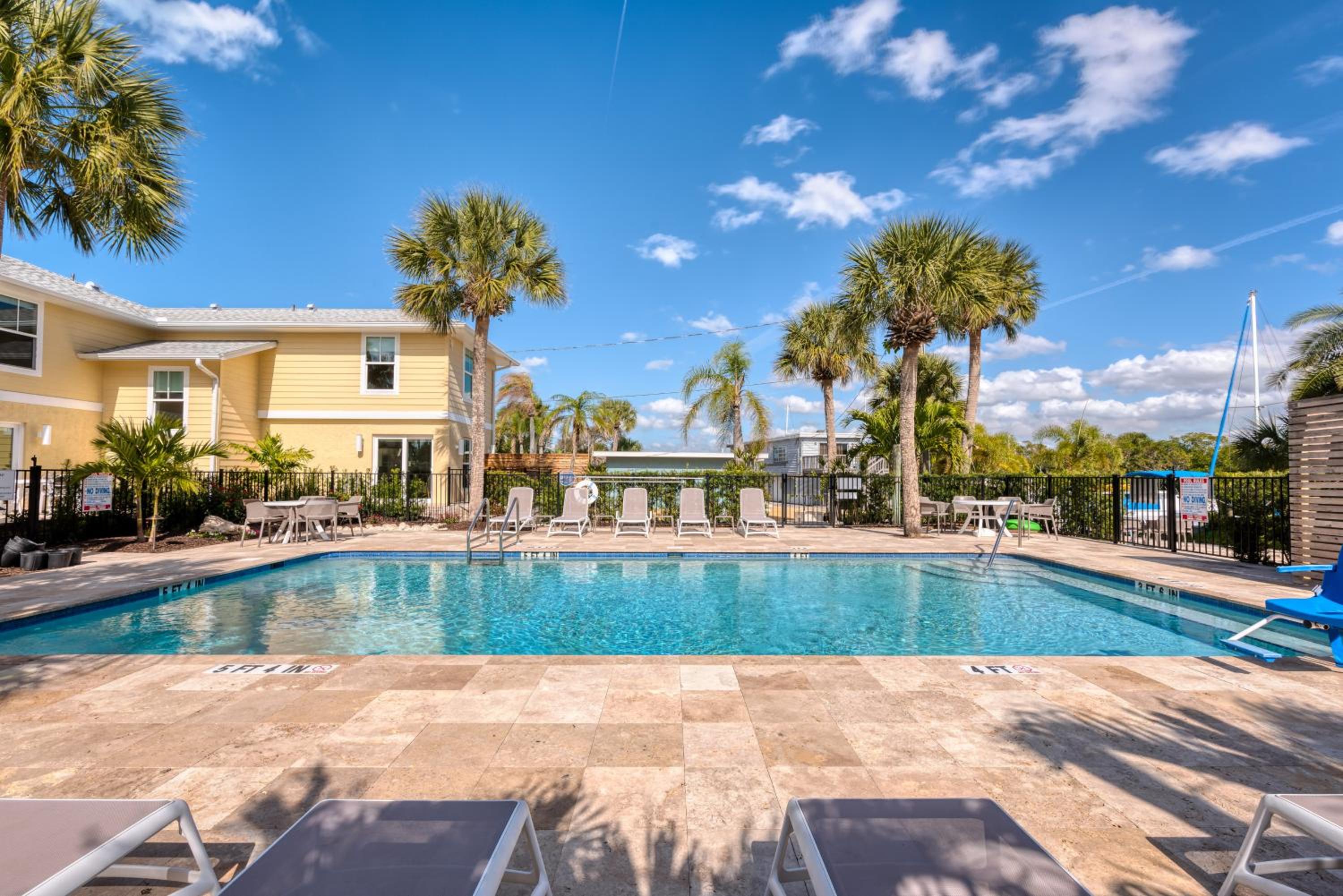 Escape Coastal Resort on Casey Key