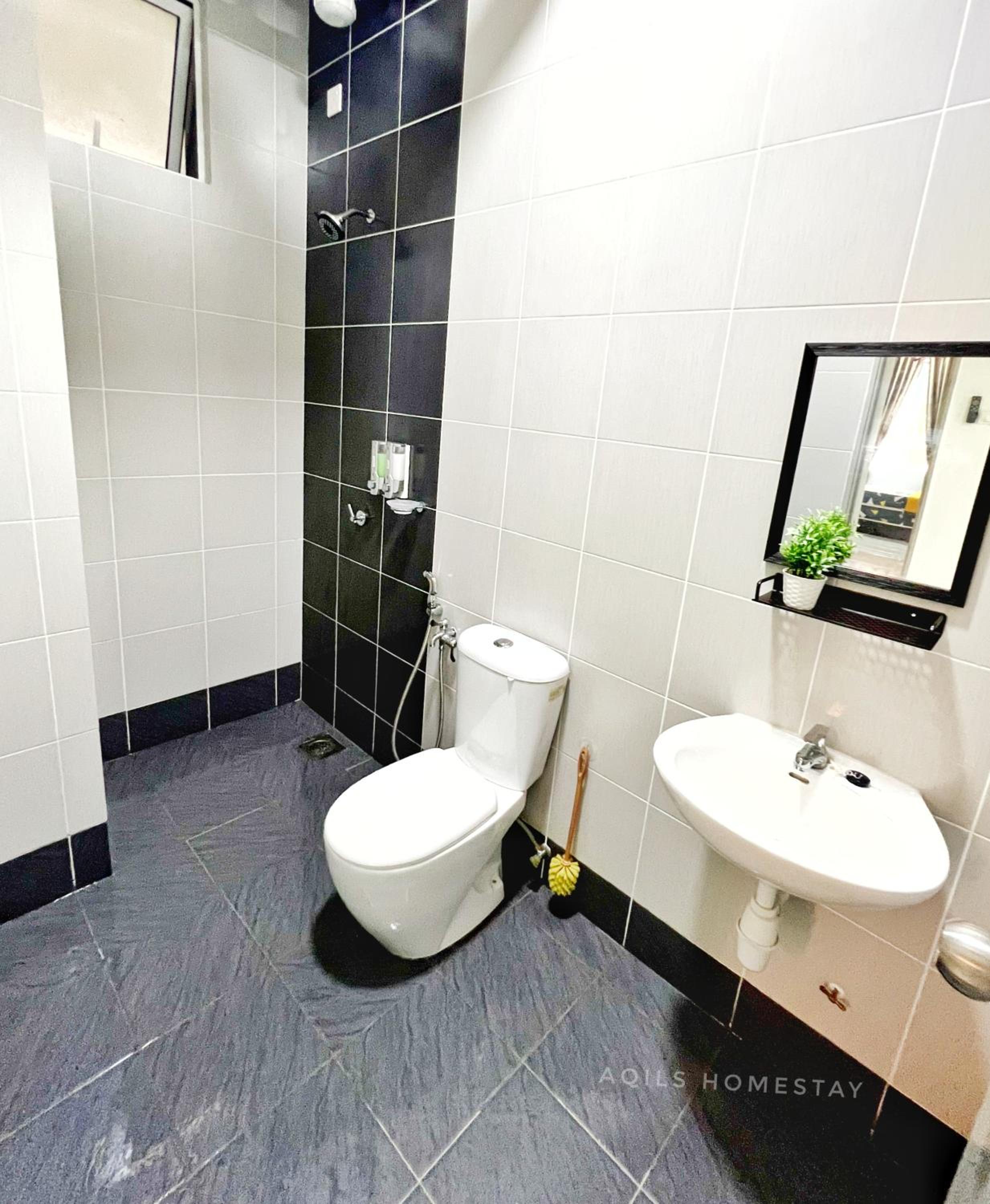 Aqils Homestay near Drawbridge, KTCC, Mayang mall photo 4