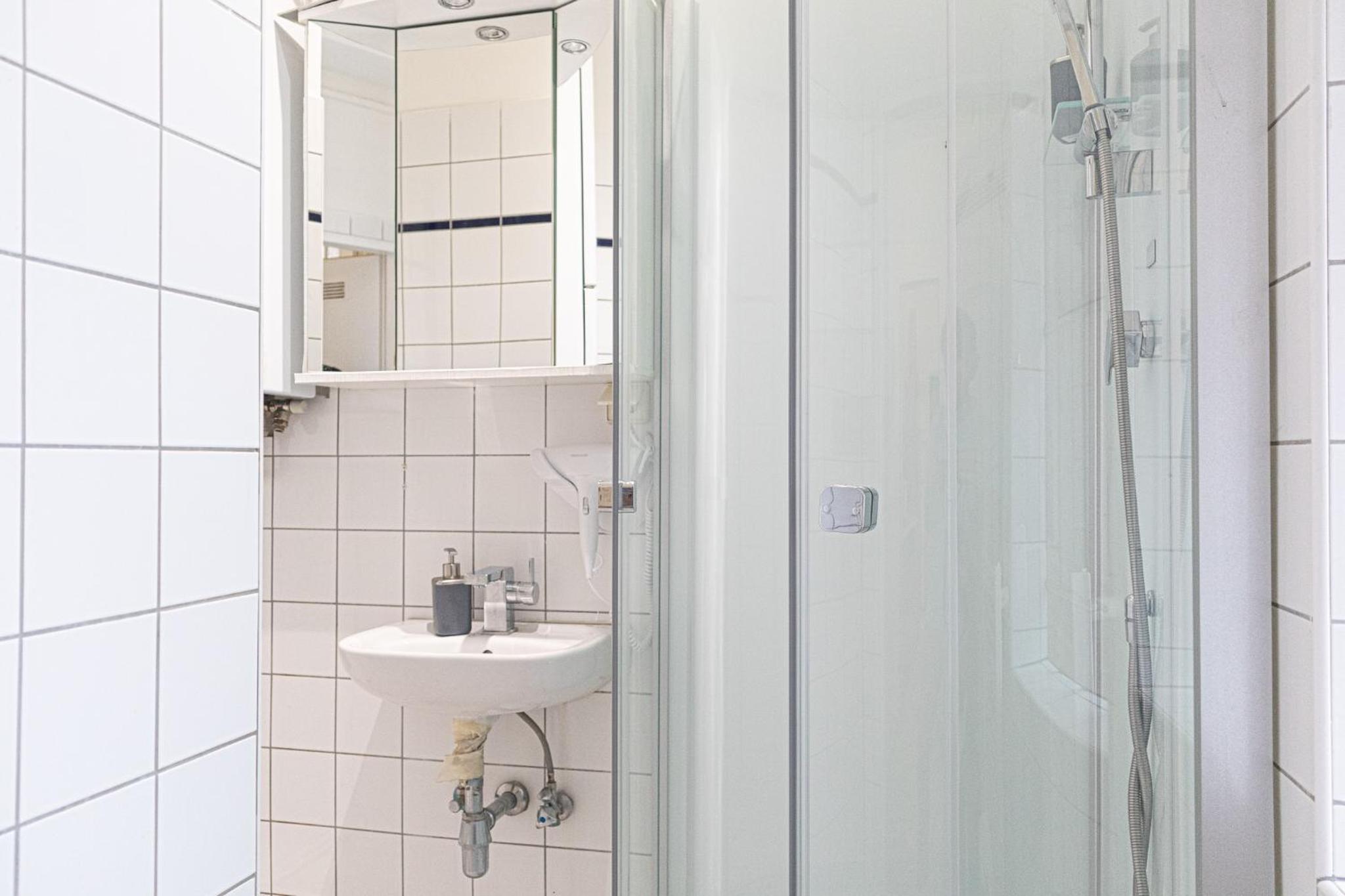 Inviting 2BR shared Apt - centrally located