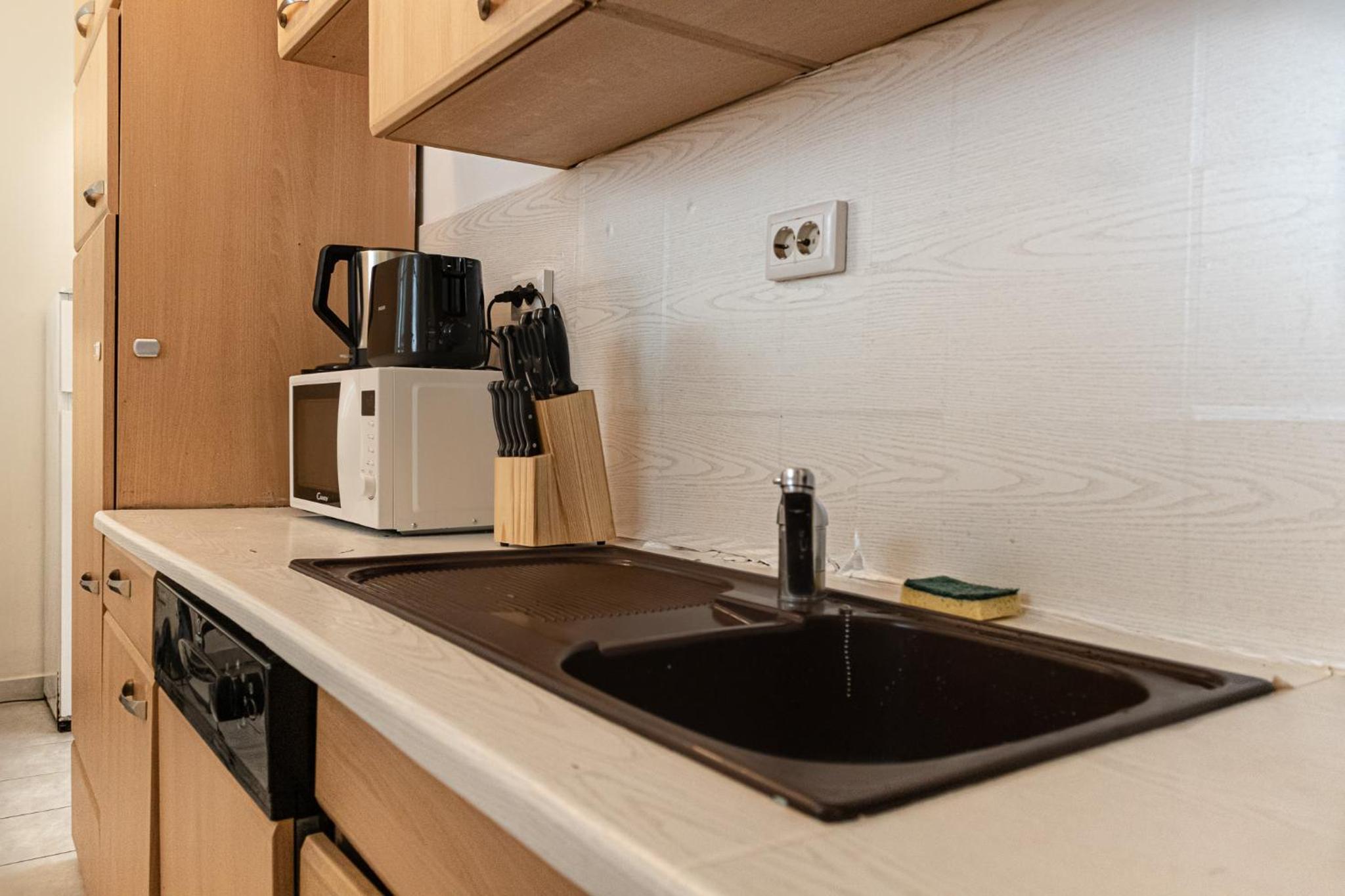 Inviting 2BR shared Apt - centrally located