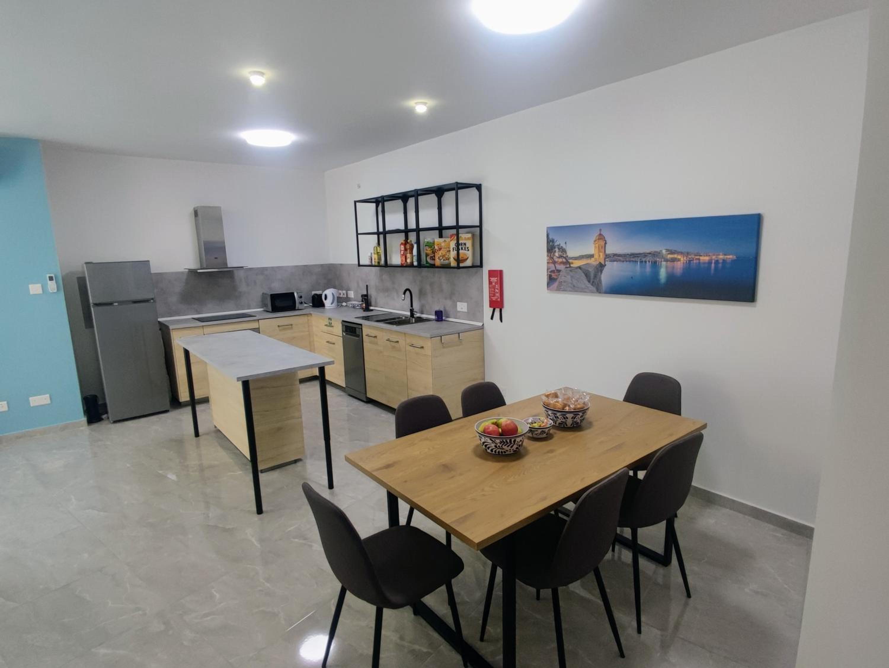 Deggies Apartments - spacious, modern apartment!