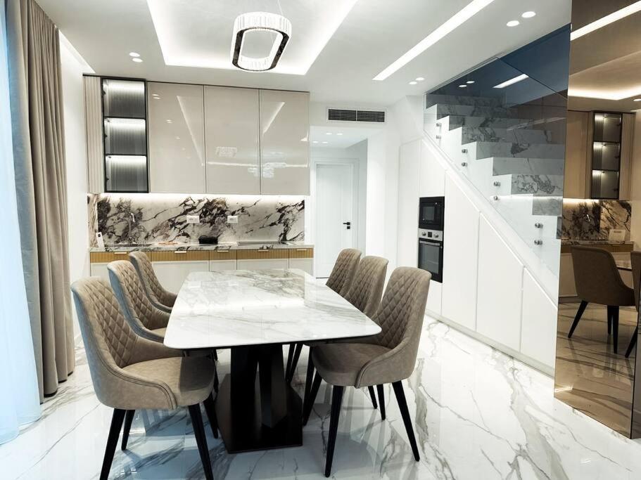 Palmera VIP Vila