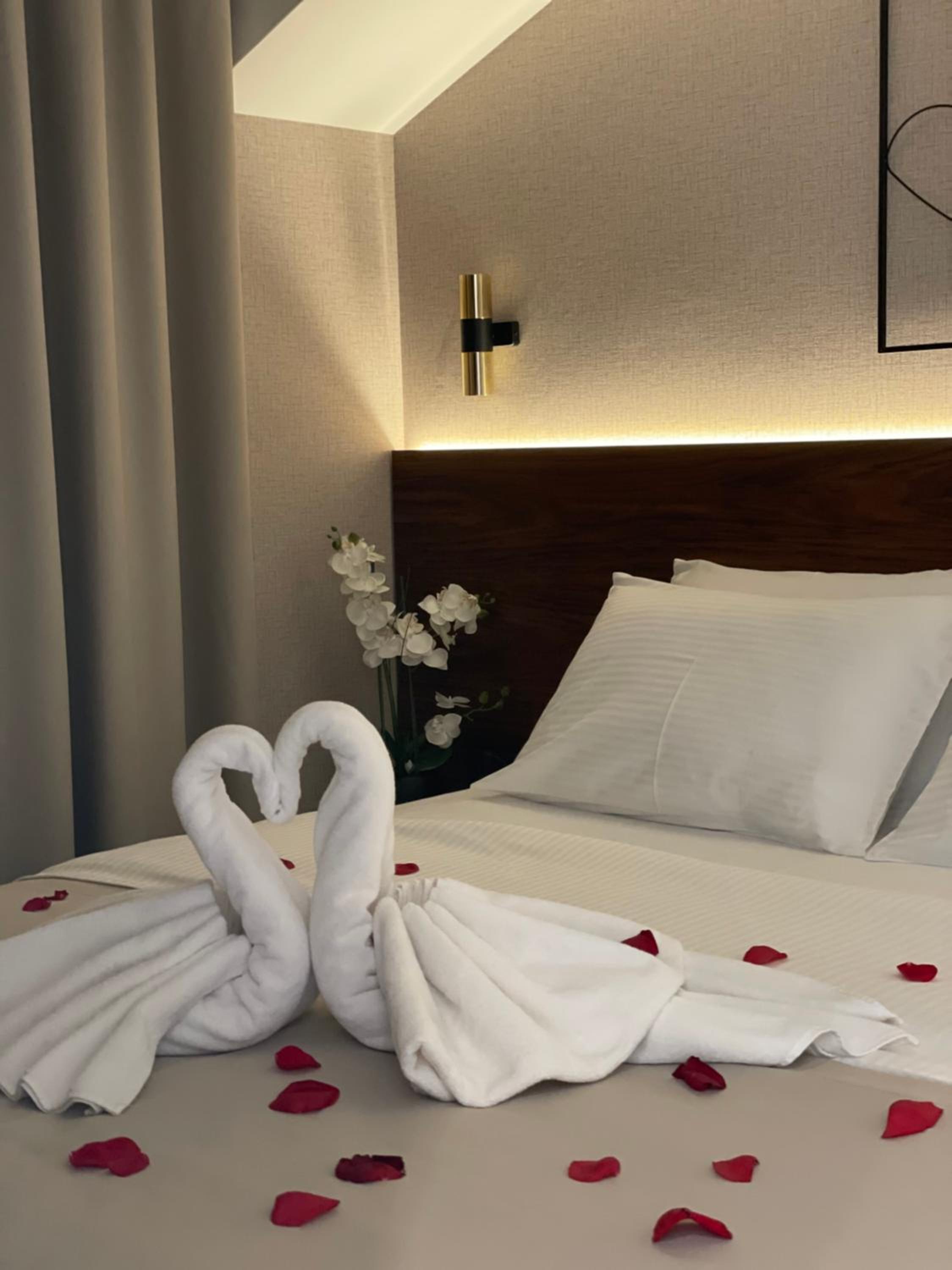 Enyana Luxury Suites
