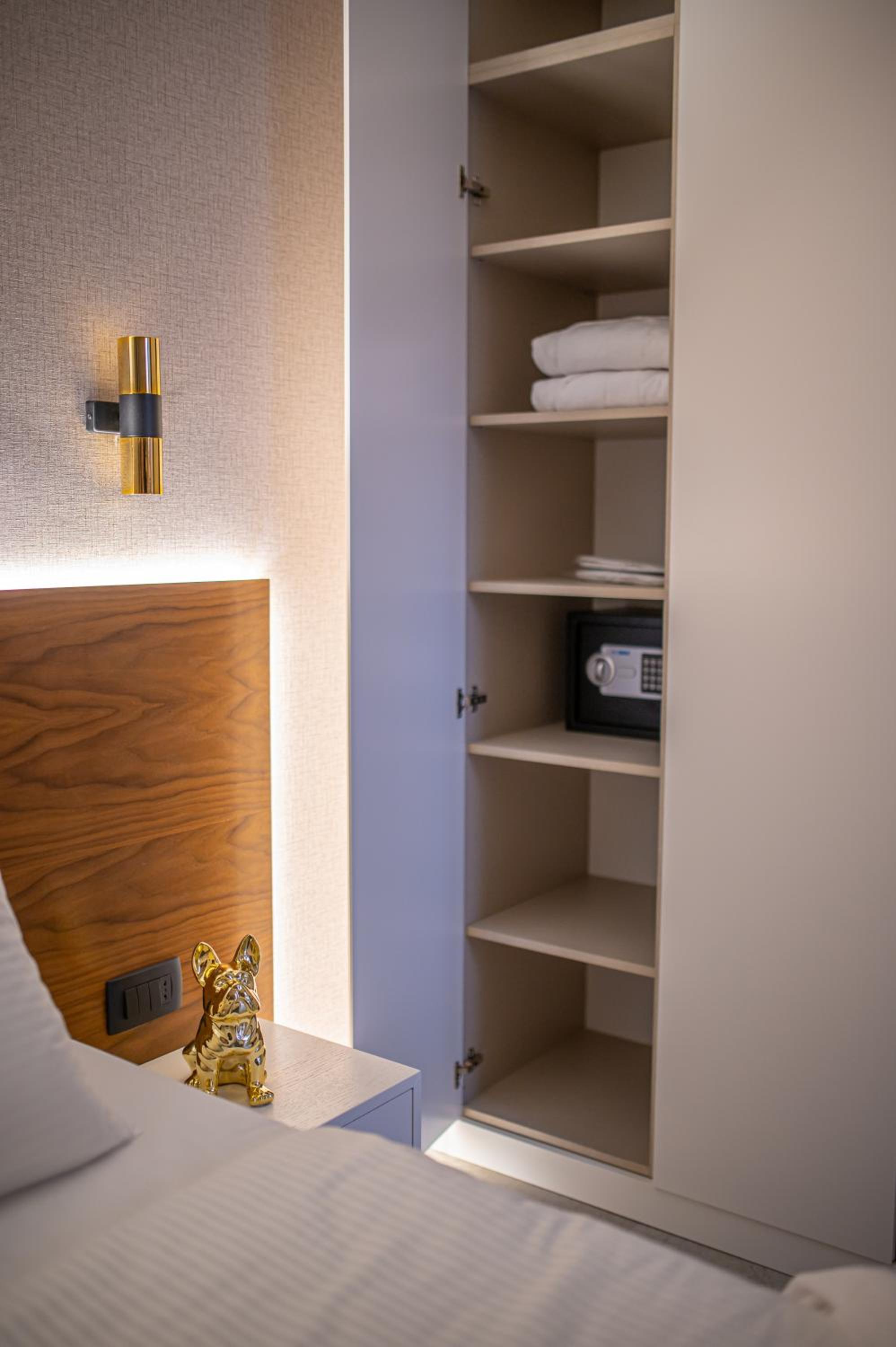 Enyana Luxury Suites