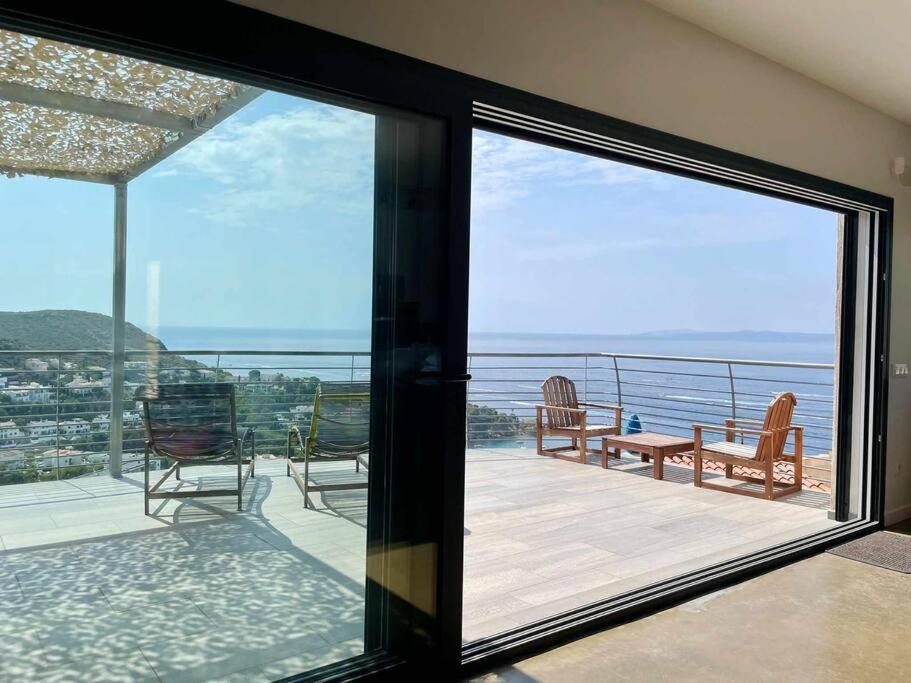 Villa con piscina sobre la Almadrava II