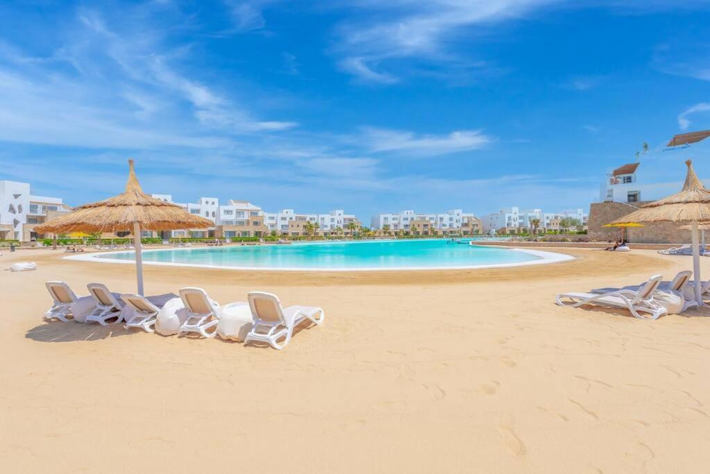 New! Lovely 1BR in Swan Lake, Gouna. Azure Lagoon view 2
