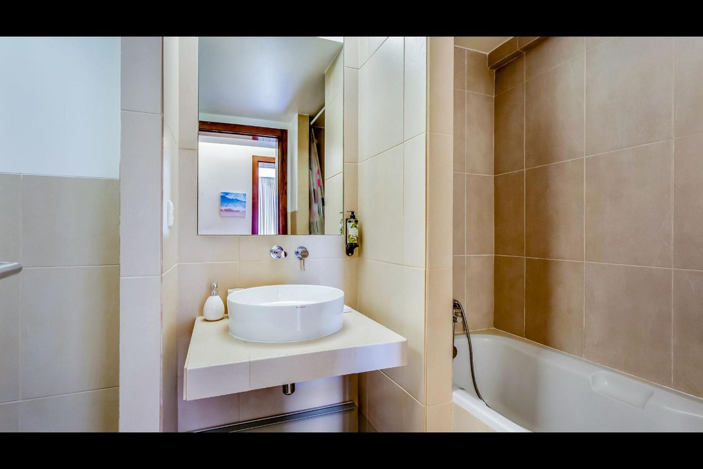 Joya Apartment by LovelyStay
