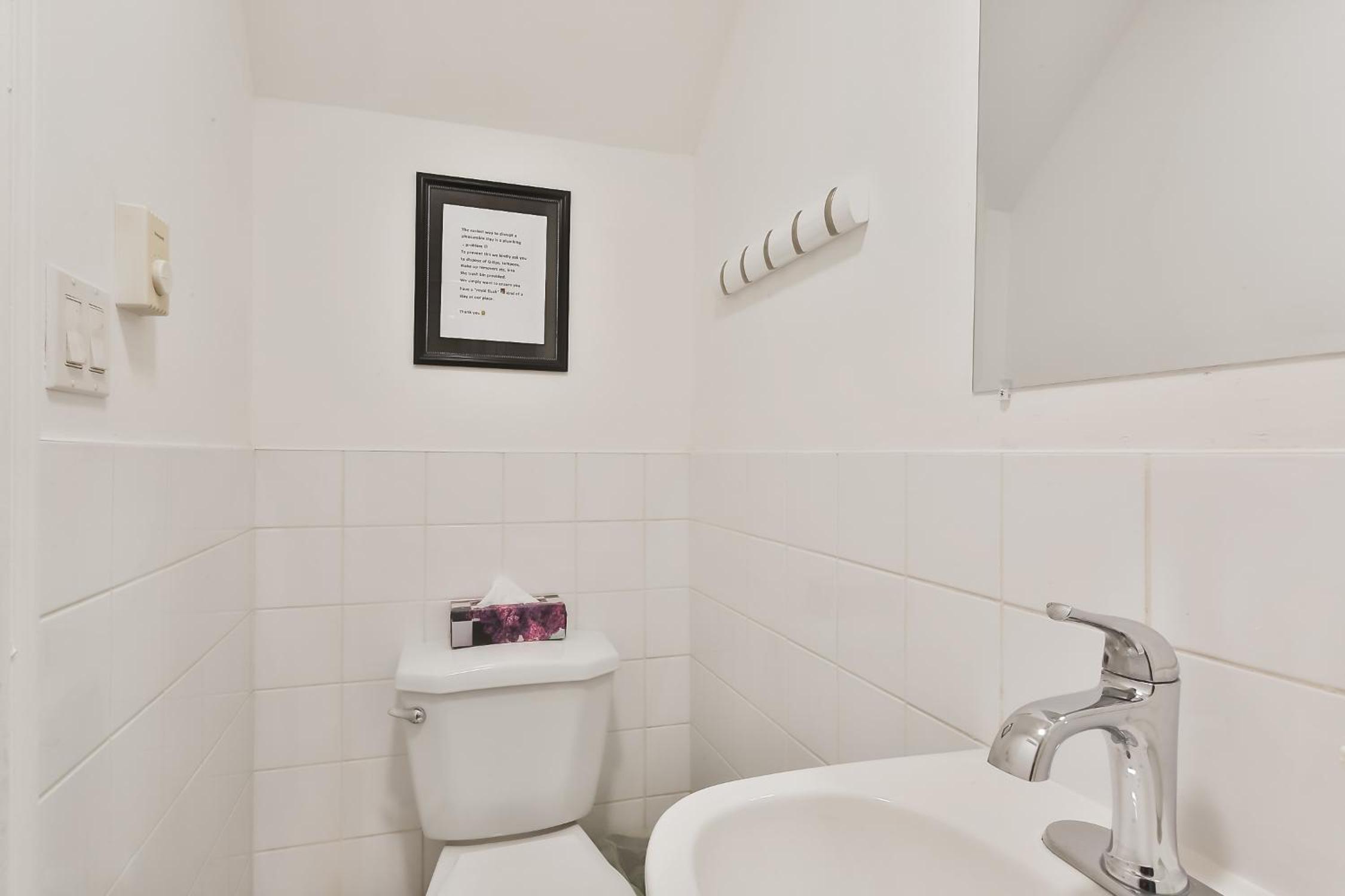 250 METERS to METRO BERRI UQAM - Spacious fully equipped APARTMENTS - 1 FREE PARKING per unit - in-unit Washer & Dryer - fully stocked KITCHEN - WORKSPACE 