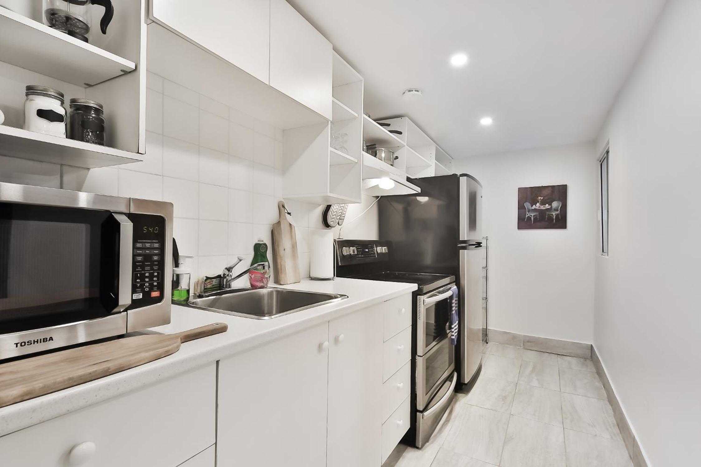 250 METERS to METRO BERRI UQAM - Spacious fully equipped APARTMENTS - 1 FREE PARKING per unit - in-unit Washer & Dryer - fully stocked KITCHEN - WORKSPACE 