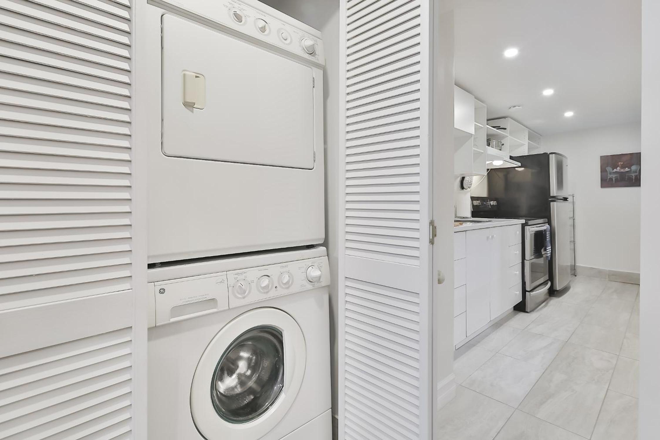 250 METERS to METRO BERRI UQAM - Spacious fully equipped APARTMENTS - 1 FREE PARKING per unit - in-unit Washer & Dryer - fully stocked KITCHEN - WORKSPACE 