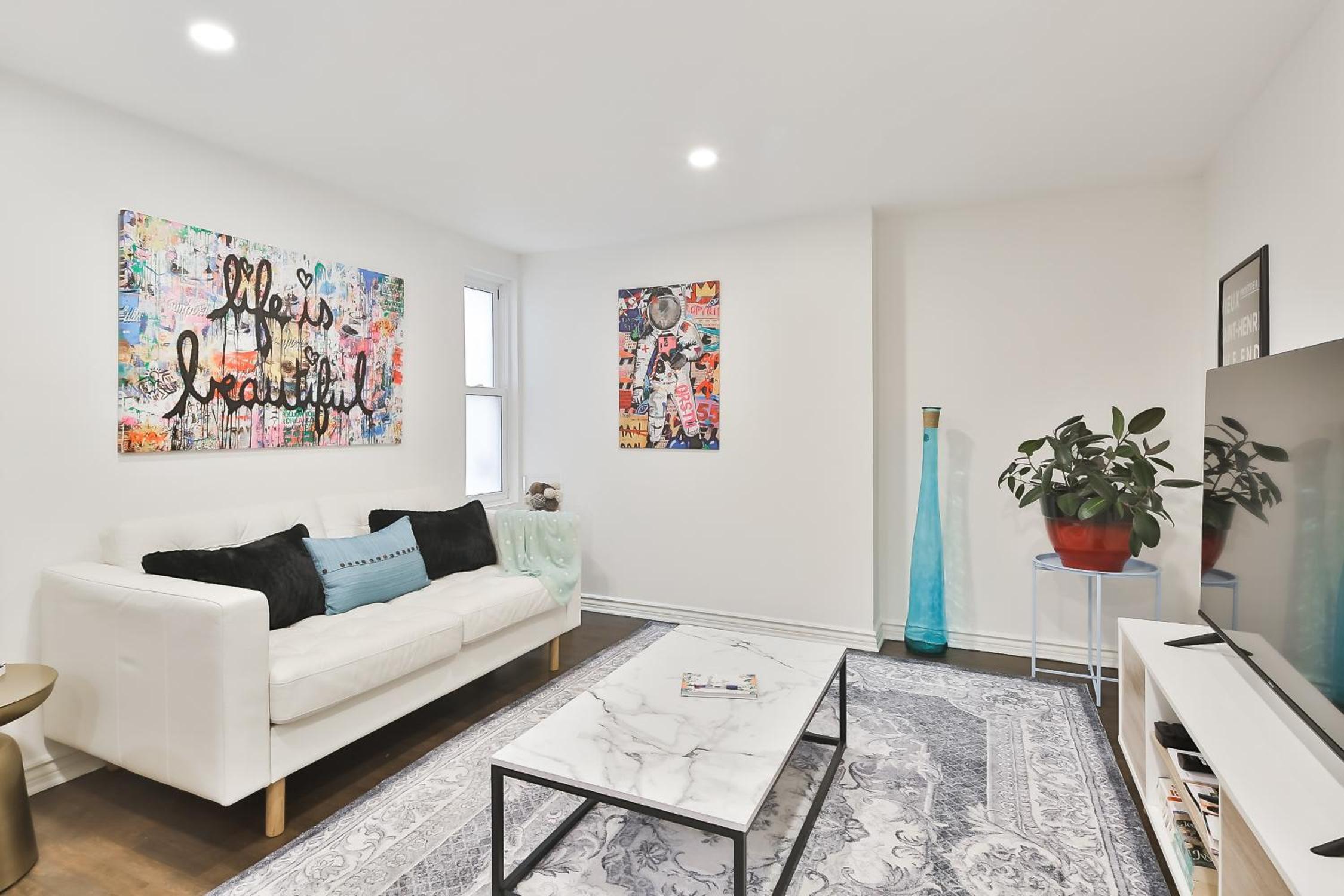 250 METERS to METRO BERRI UQAM - Spacious fully equipped APARTMENTS - 1 FREE PARKING per unit - in-unit Washer & Dryer - fully stocked KITCHEN - WORKSPACE 