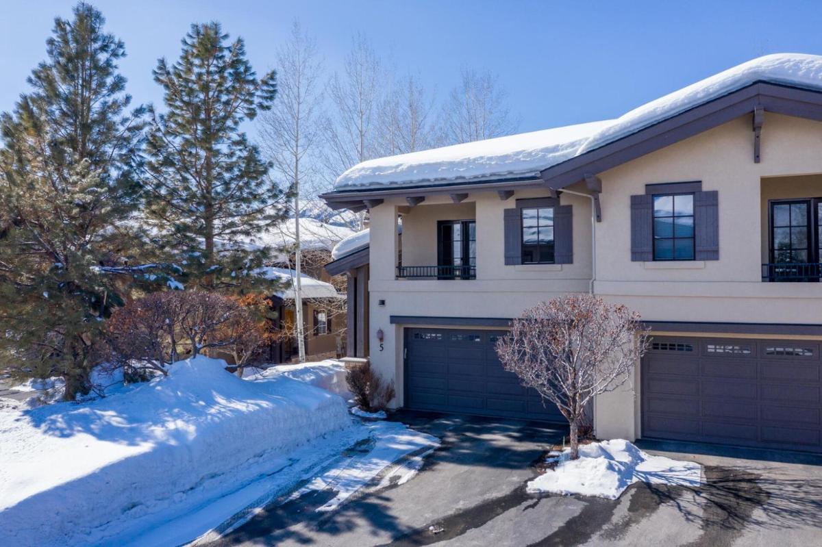 Family-Friendly Sun Valley Elkhorn Condo view 4