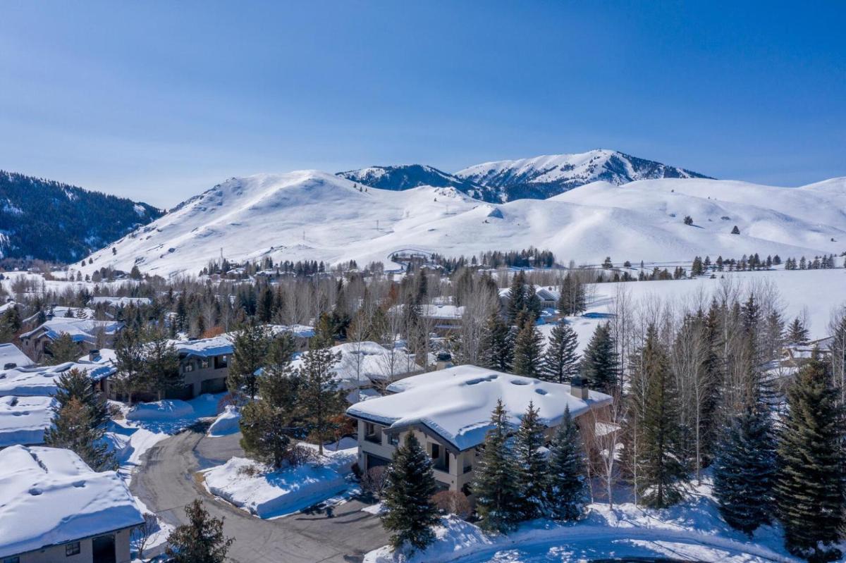 Family-Friendly Sun Valley Elkhorn Condo view 5