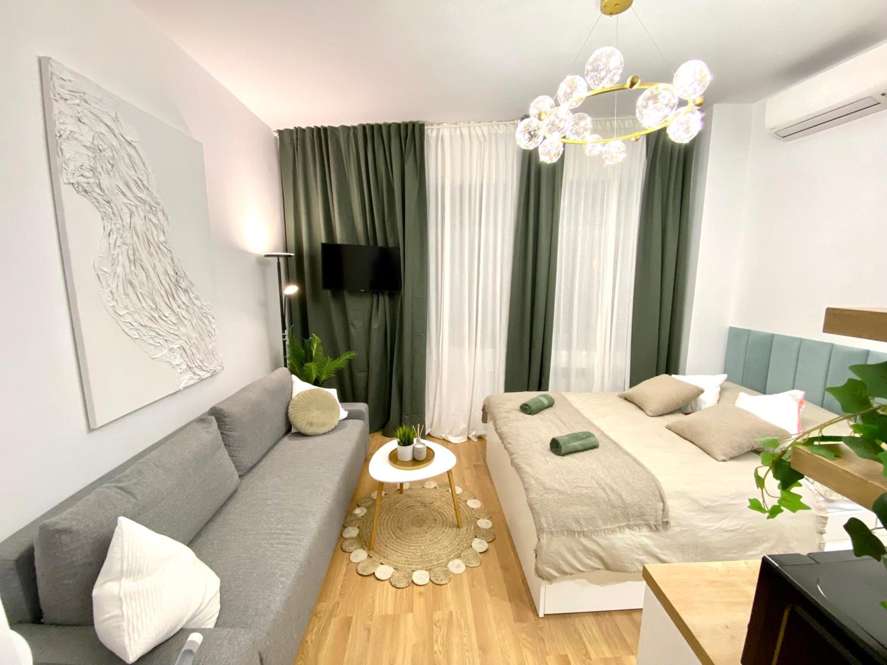 BRAND NEW Design studio Emerald - old town A/C view 3