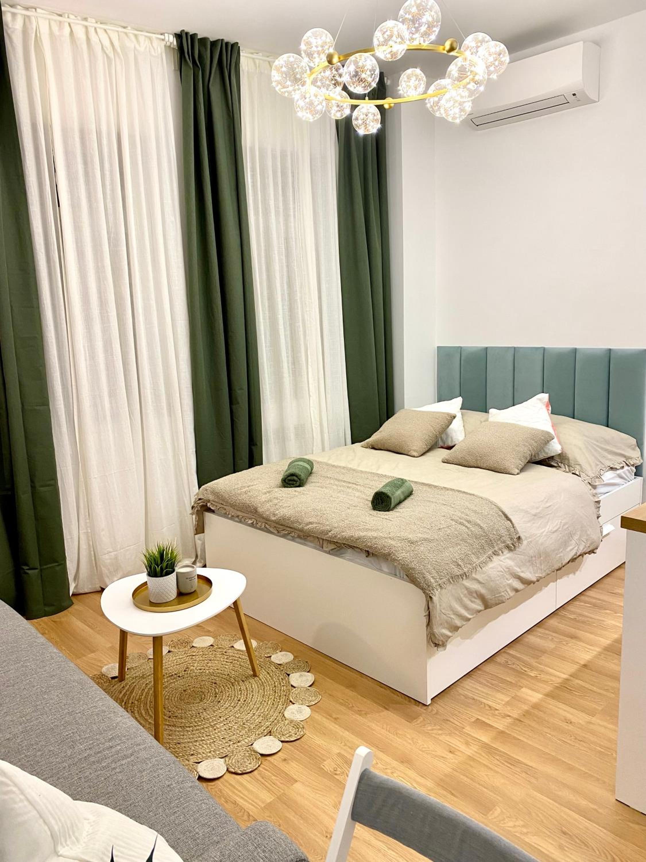 BRAND NEW Design studio Emerald - old town A/C view 4