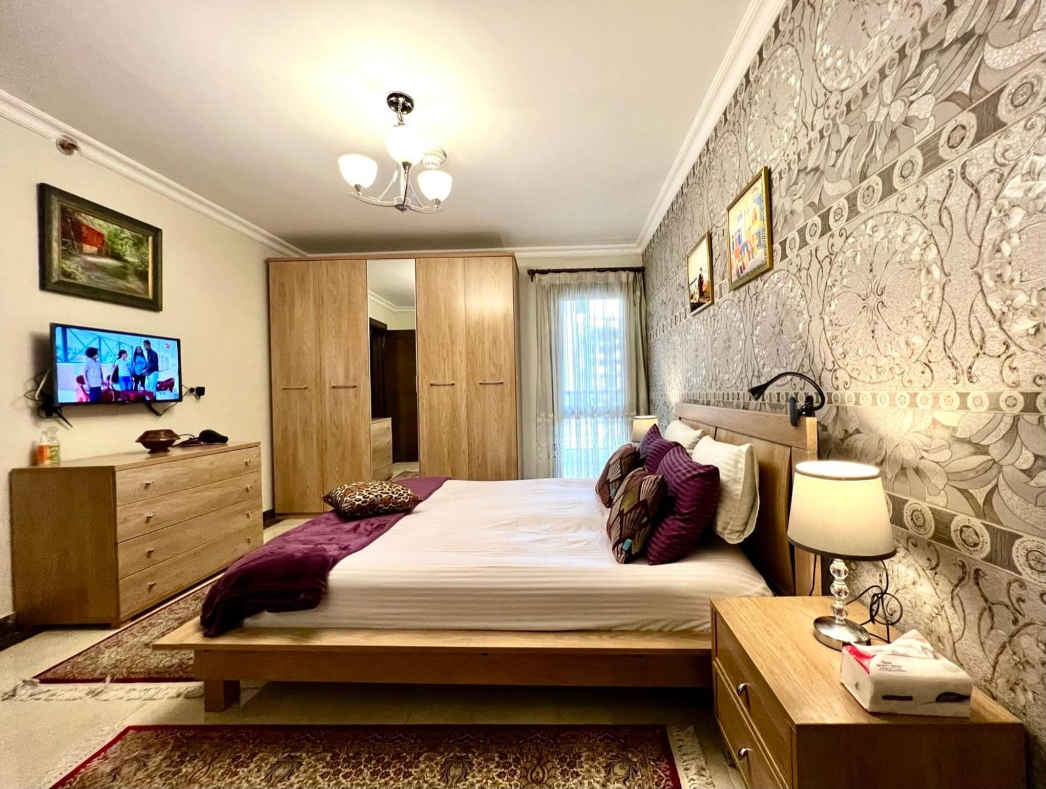Elegant duplex with pool frontAUC