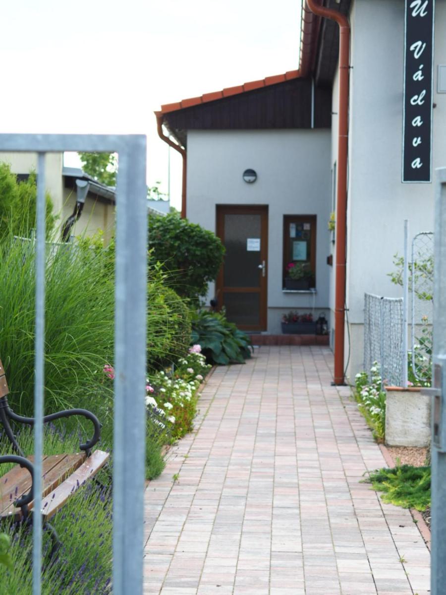 Apartmány U Václava - 7 minut od letiště Václava Havla - parkování zdarma