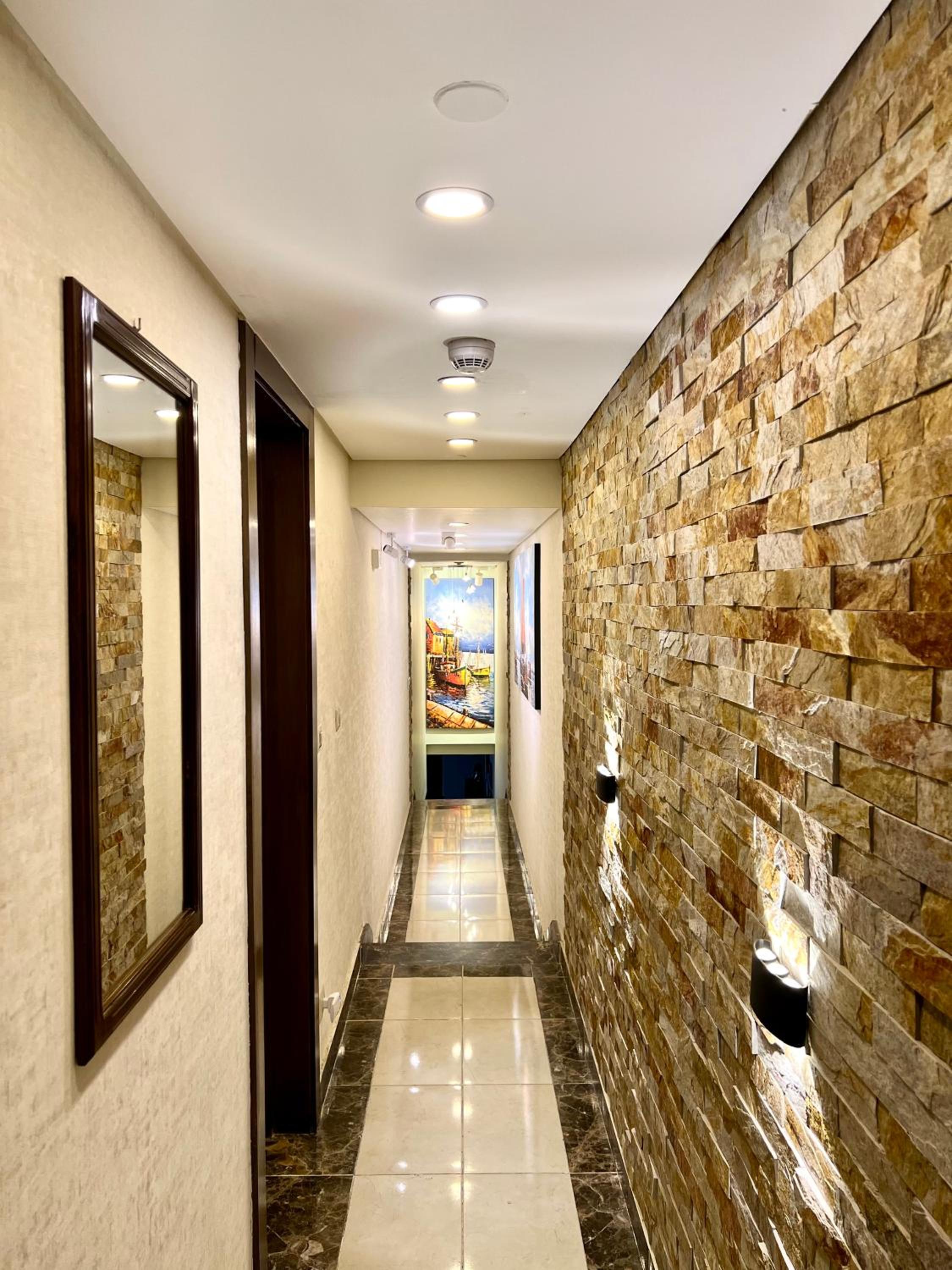 Elegant duplex with pool frontAUC