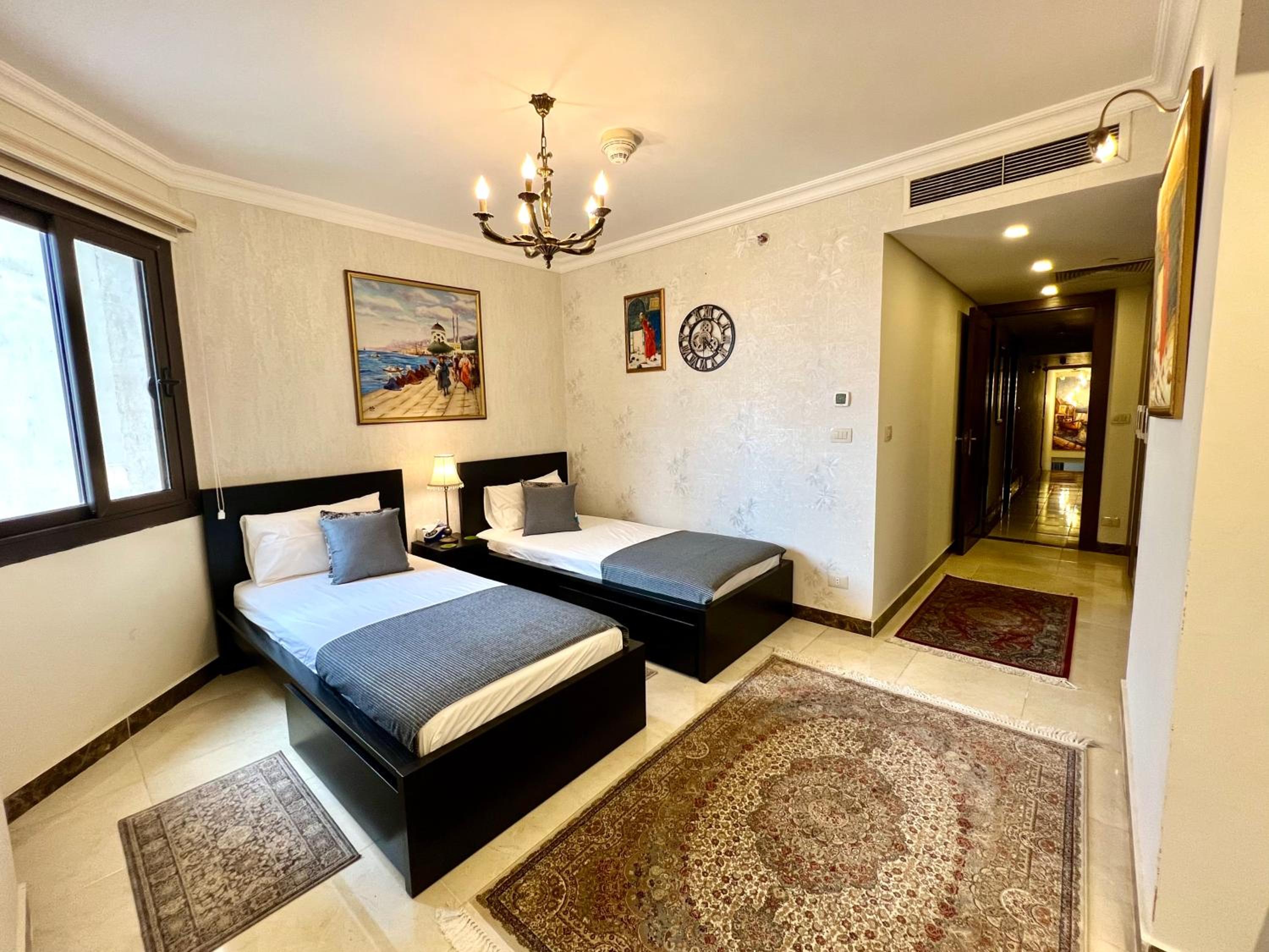 Elegant duplex with pool frontAUC
