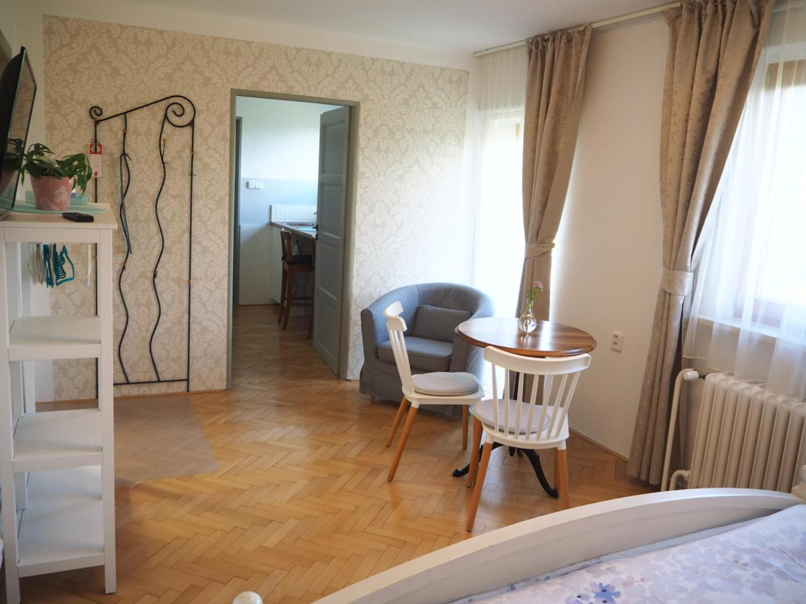 Apartmány U Václava - 7 minut od letiště Václava Havla - parkování zdarma