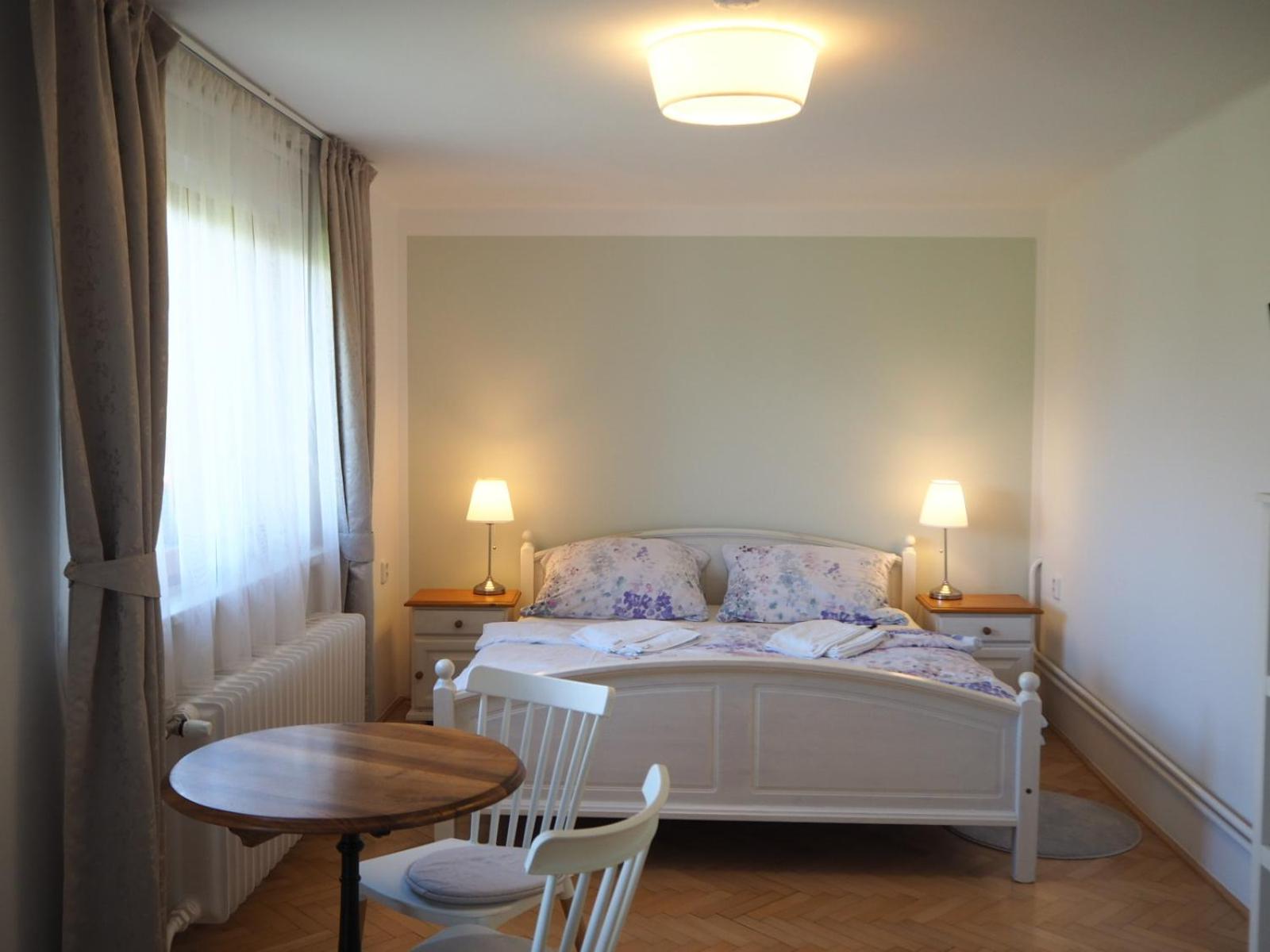 Apartmány U Václava - 7 minut od letiště Václava Havla - parkování zdarma