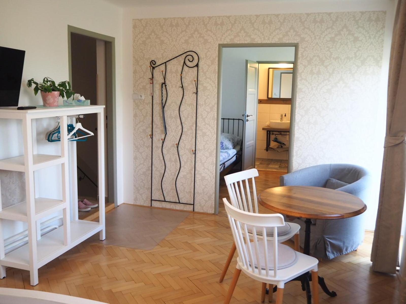 Apartmány U Václava - 7 minut od letiště Václava Havla - parkování zdarma