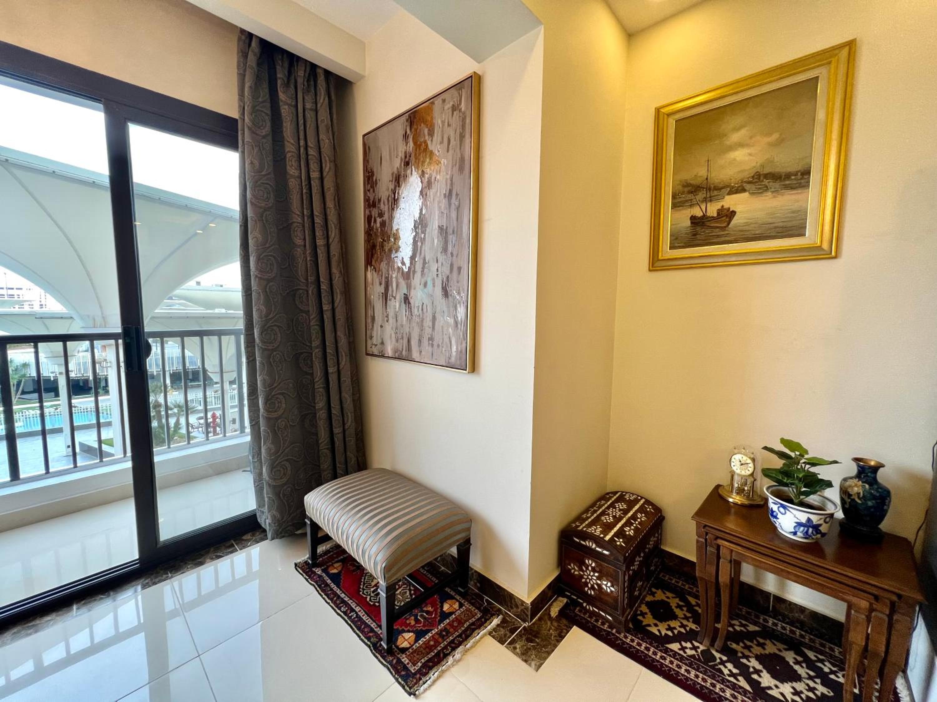 Elegant duplex with pool frontAUC
